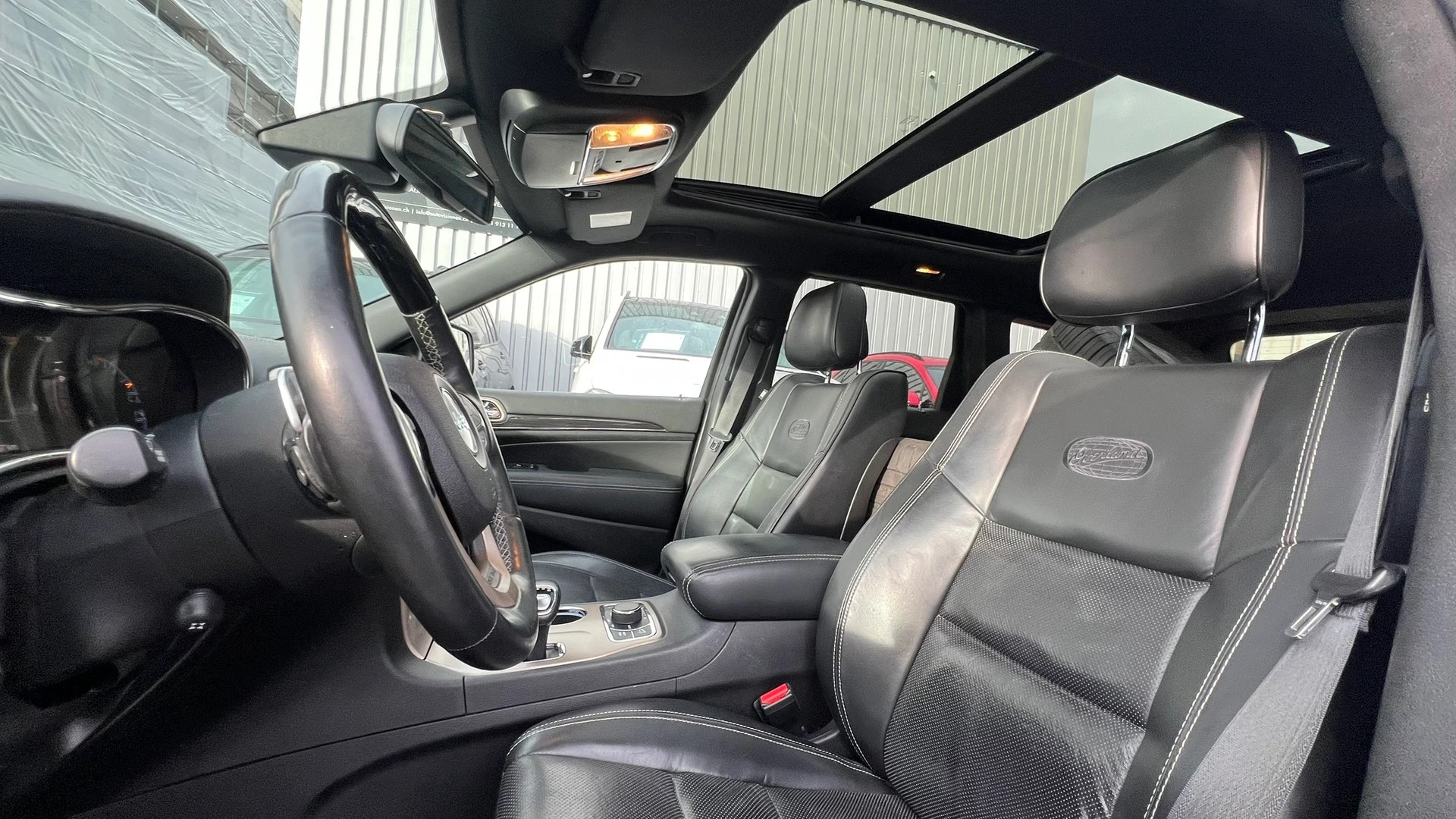 JEEP GRAND CHEROKEE 3.0 CRD OVERLAND AUTOMATIC l 250 PS-image-19