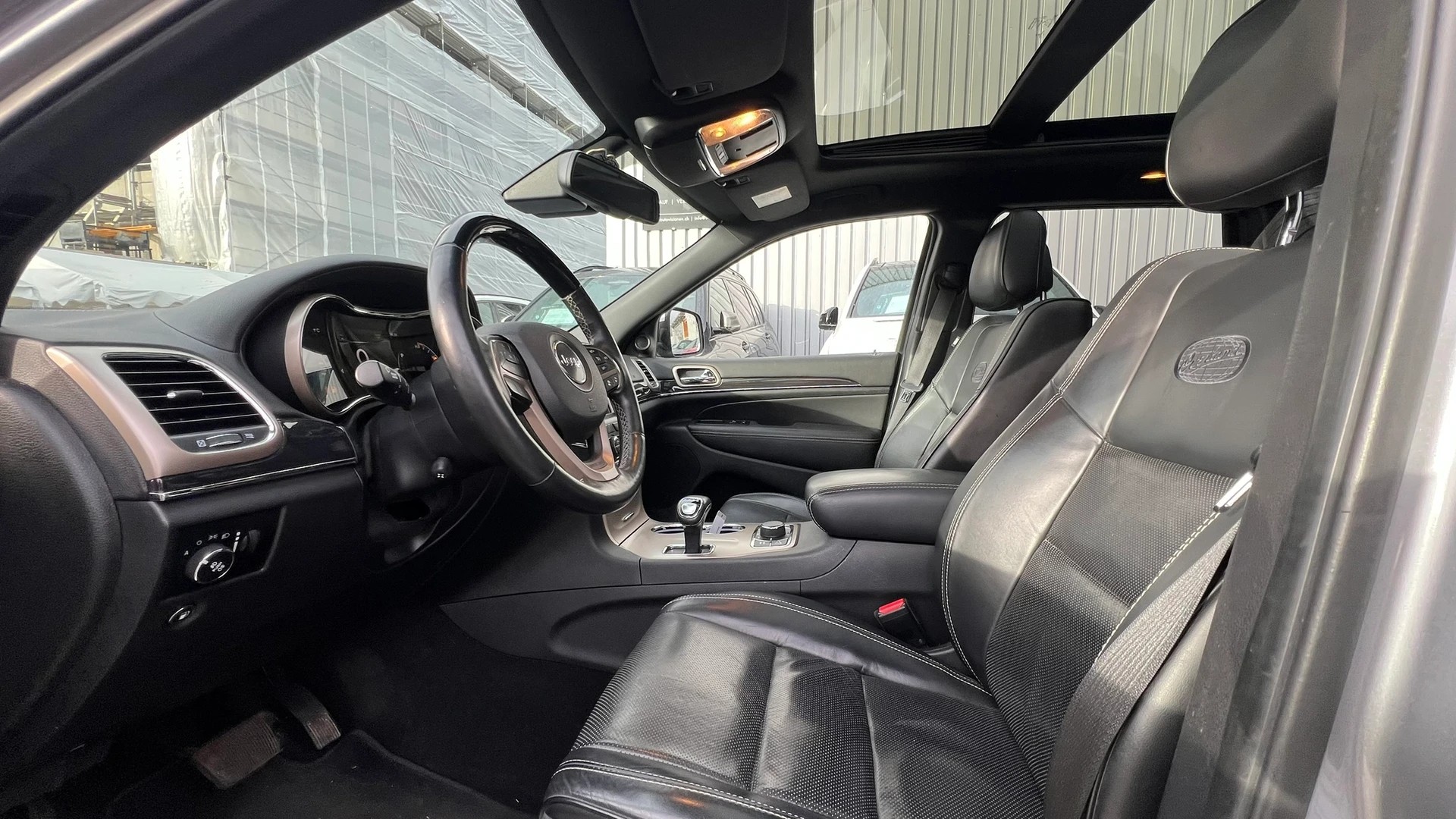 JEEP GRAND CHEROKEE 3.0 CRD OVERLAND AUTOMATIC l 250 PS-image-17