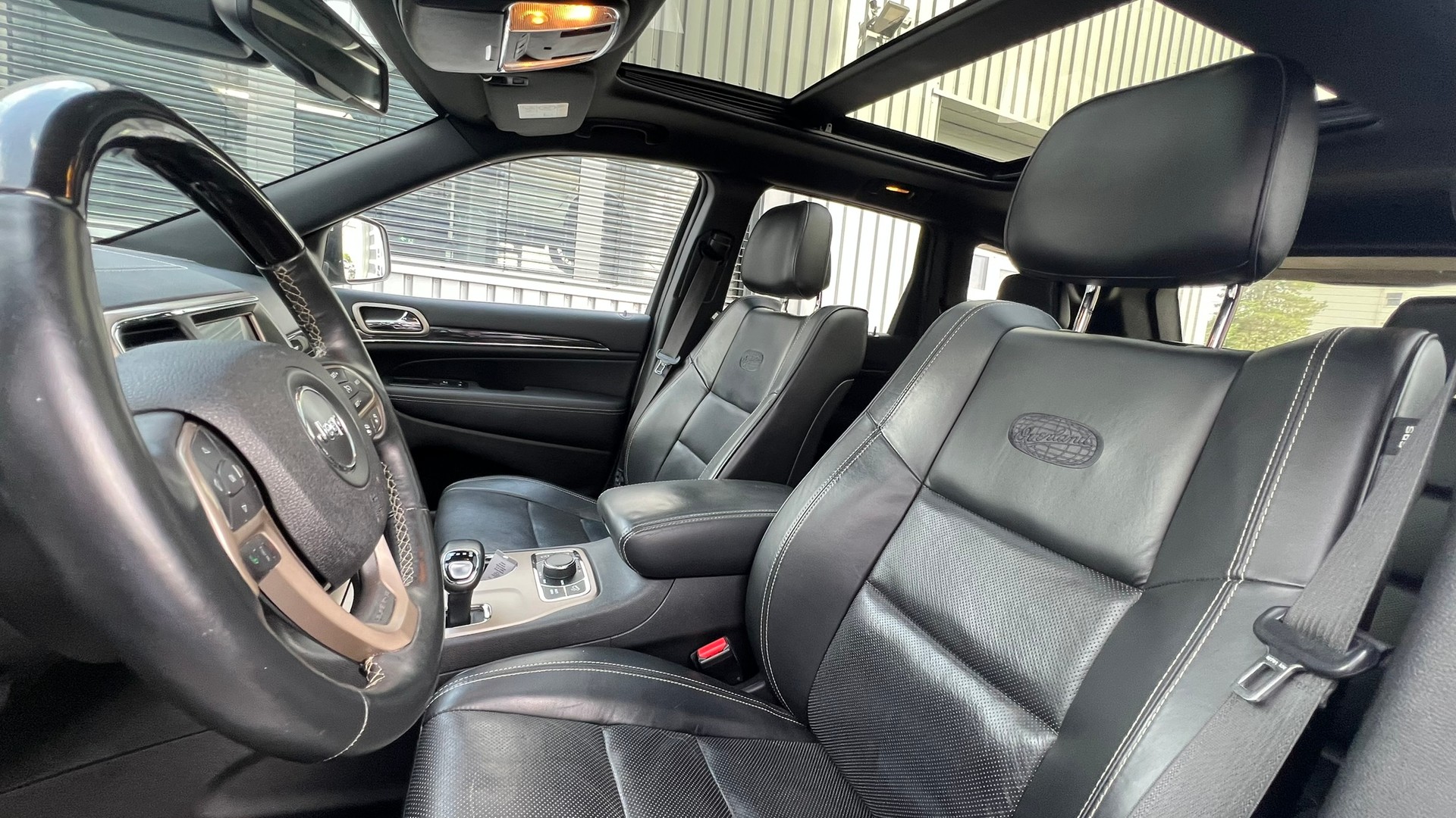 JEEP GRAND CHEROKEE 3.0 CRD OVERLAND AUTOMATIC l 250 PS-image-25