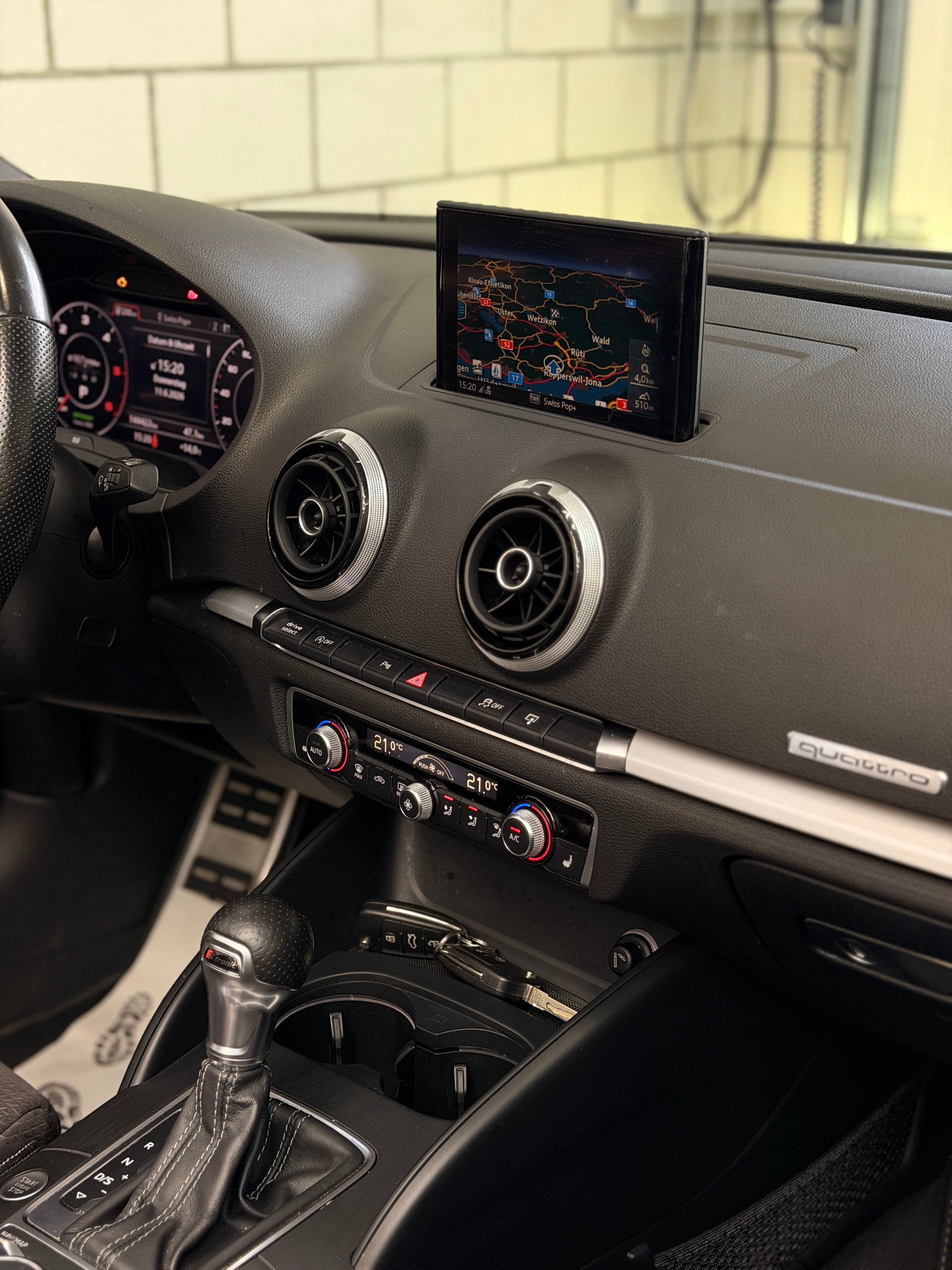 AUDI A3 Cabriolet 2.0 TDI Sport quattro S-tronic-image-10