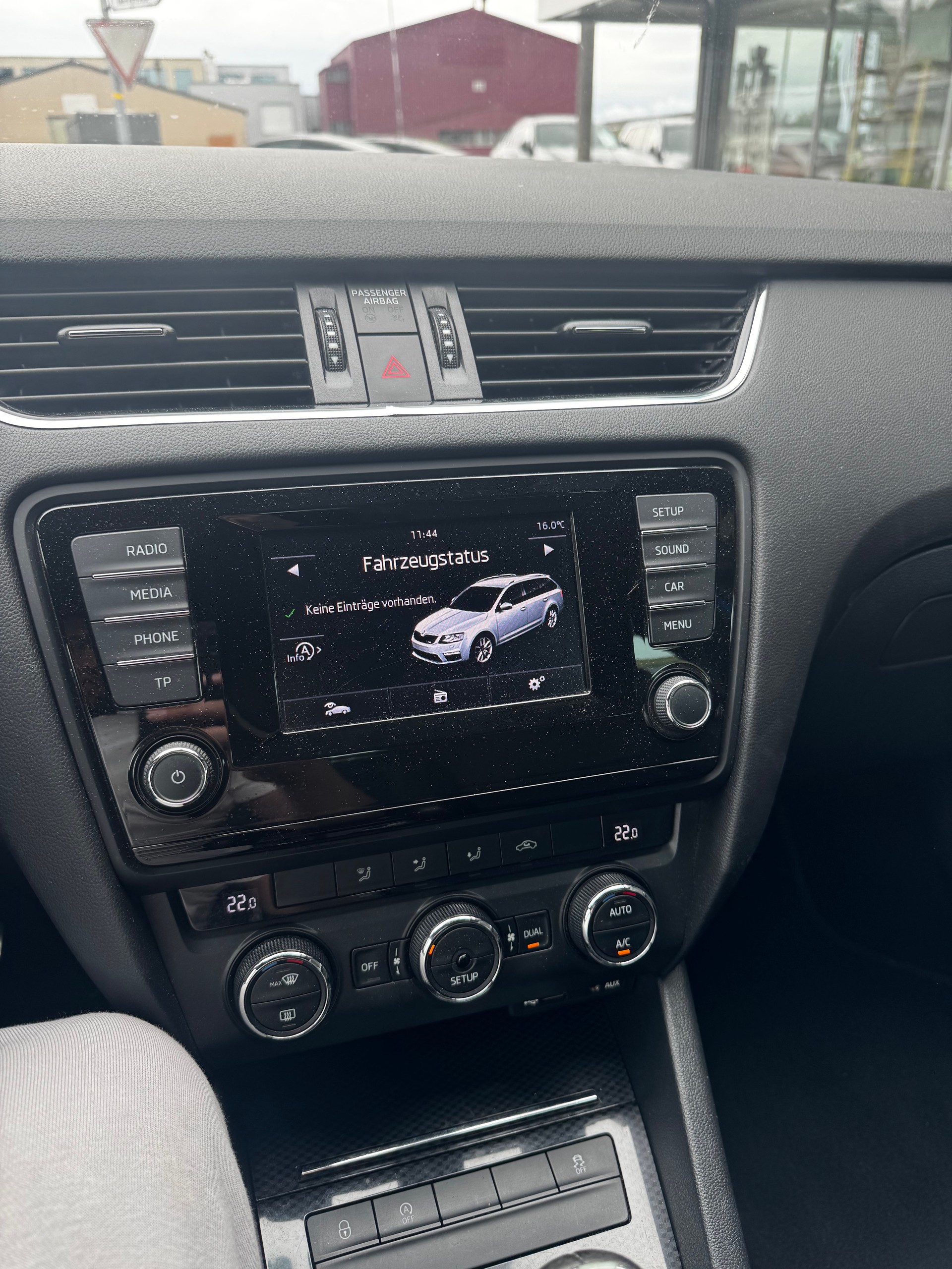 SKODA Octavia Combi 2.0 TSI RS-image-8