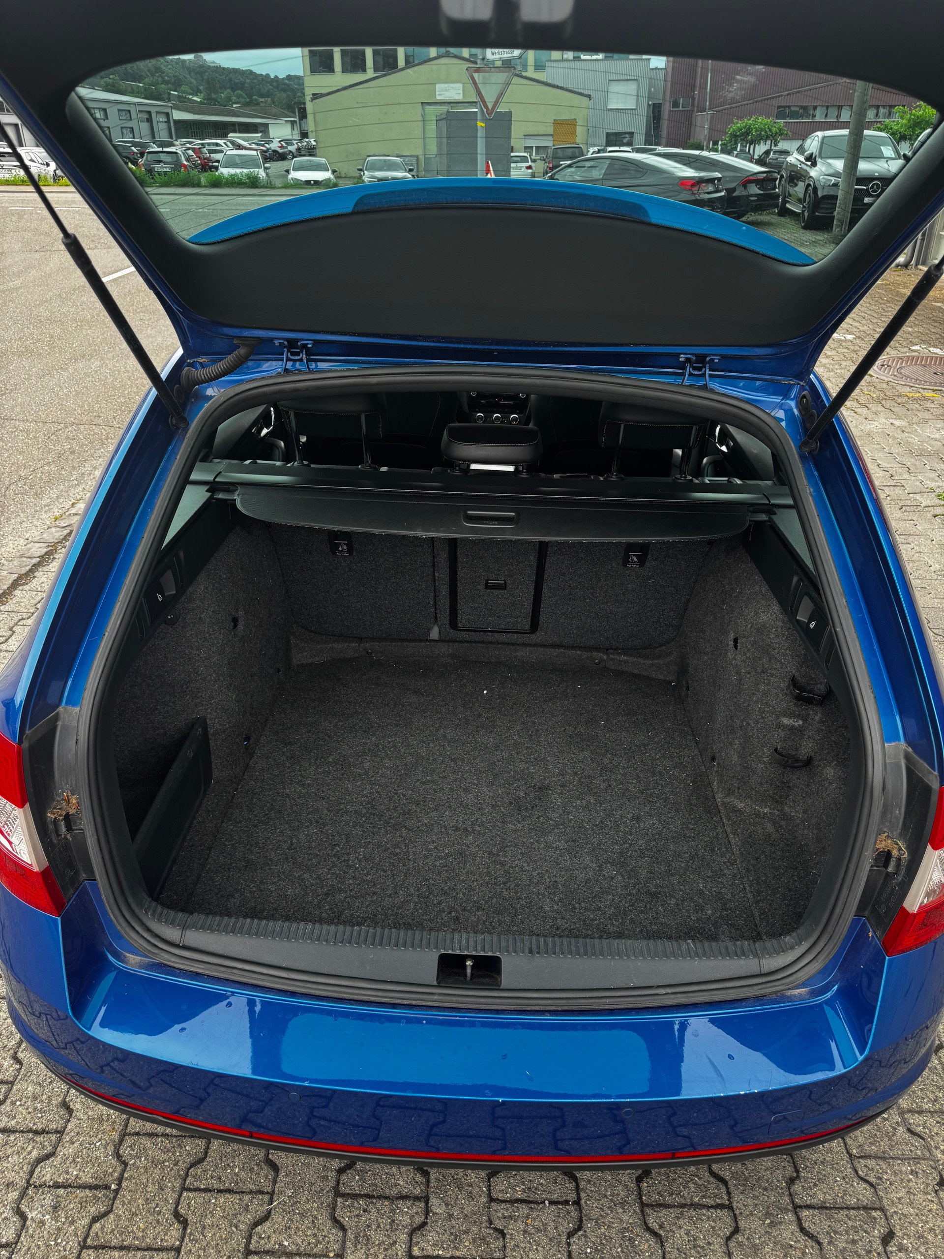 SKODA Octavia Combi 2.0 TSI RS-image-10