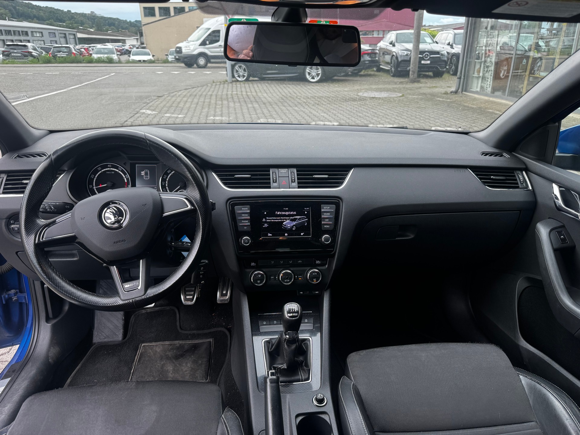 SKODA Octavia Combi 2.0 TSI RS-image-5