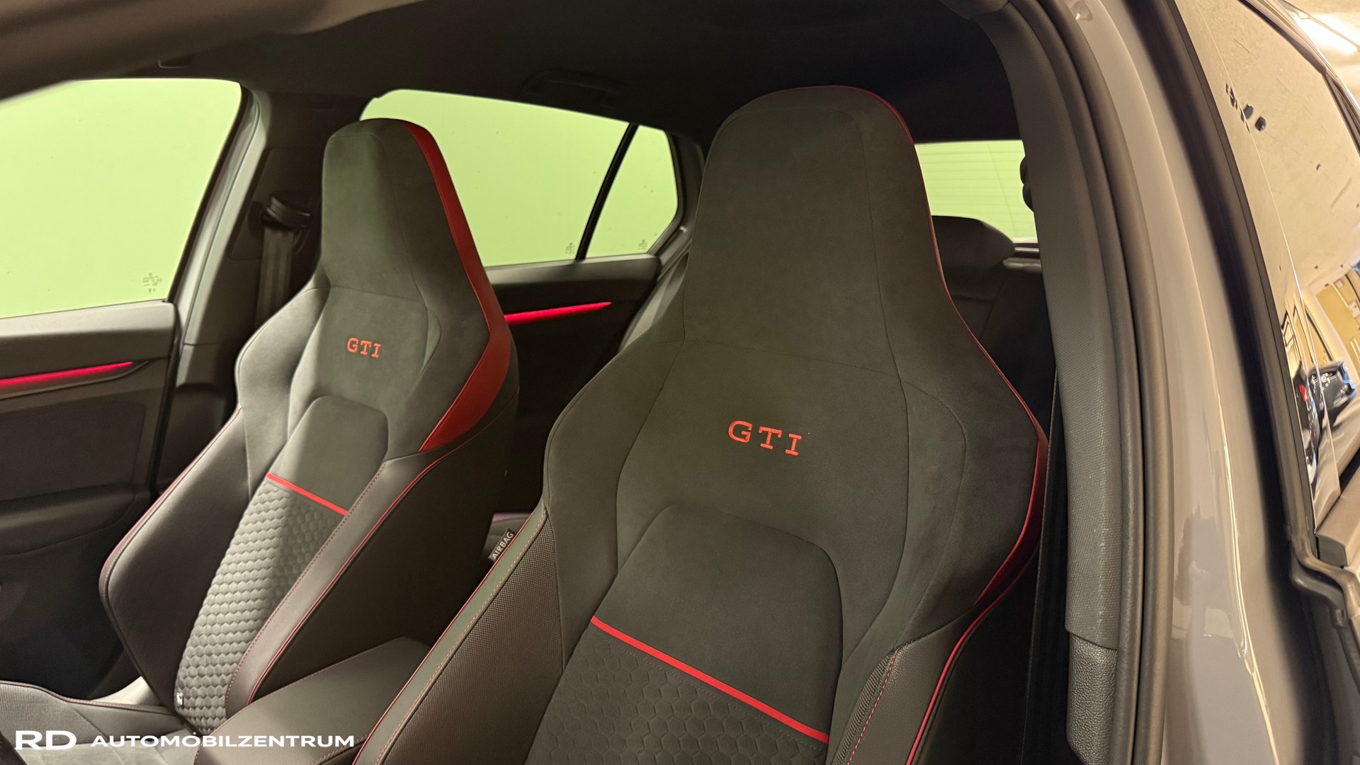 VW Golf 2.0 TSI GTI Clubsport DSG-image-8