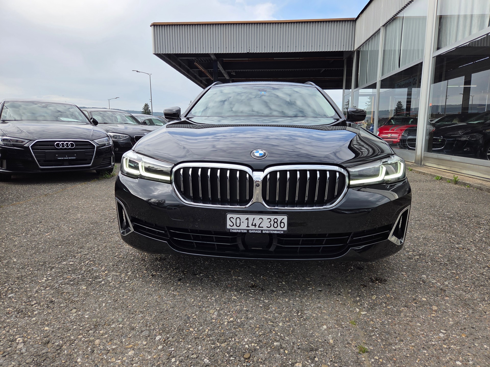 BMW 530d xDrive 48V Touring Luxury Line Steptronic-image-2