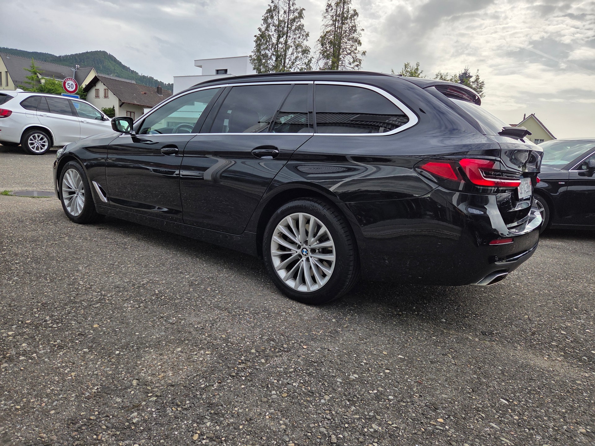 BMW 530d xDrive 48V Touring Luxury Line Steptronic-image-6