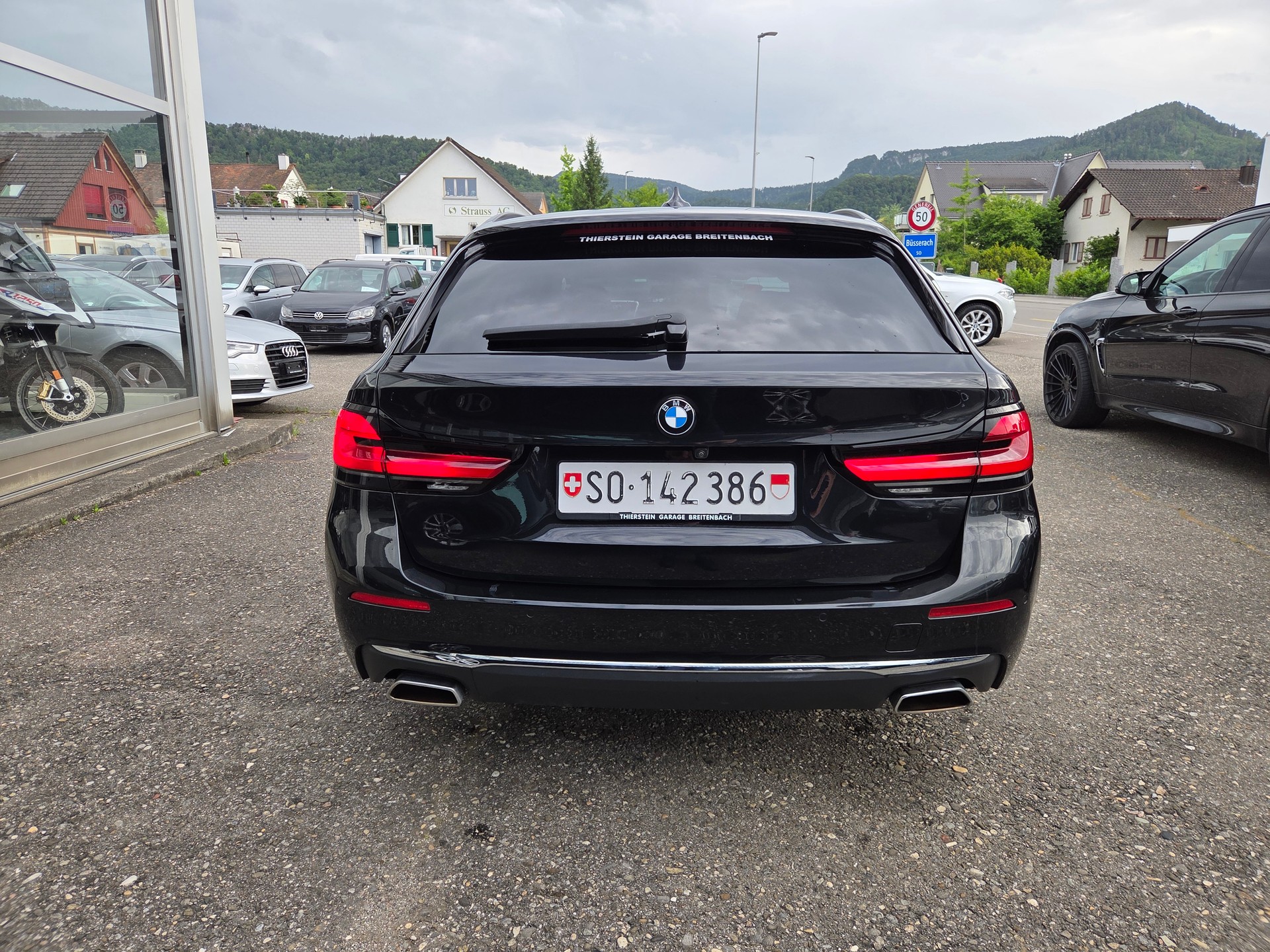 BMW 530d xDrive 48V Touring Luxury Line Steptronic-image-8