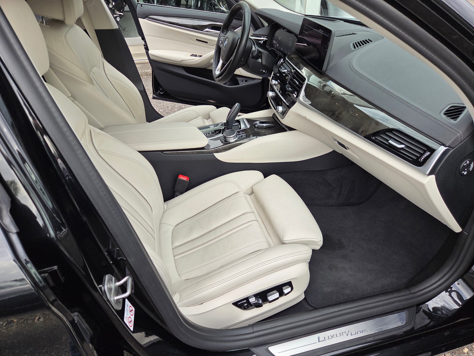 BMW 530d xDrive 48V Touring Luxury Line Steptronic-image-13