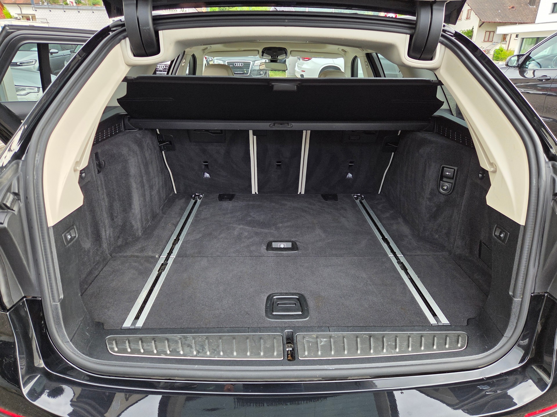 BMW 530d xDrive 48V Touring Luxury Line Steptronic-image-16