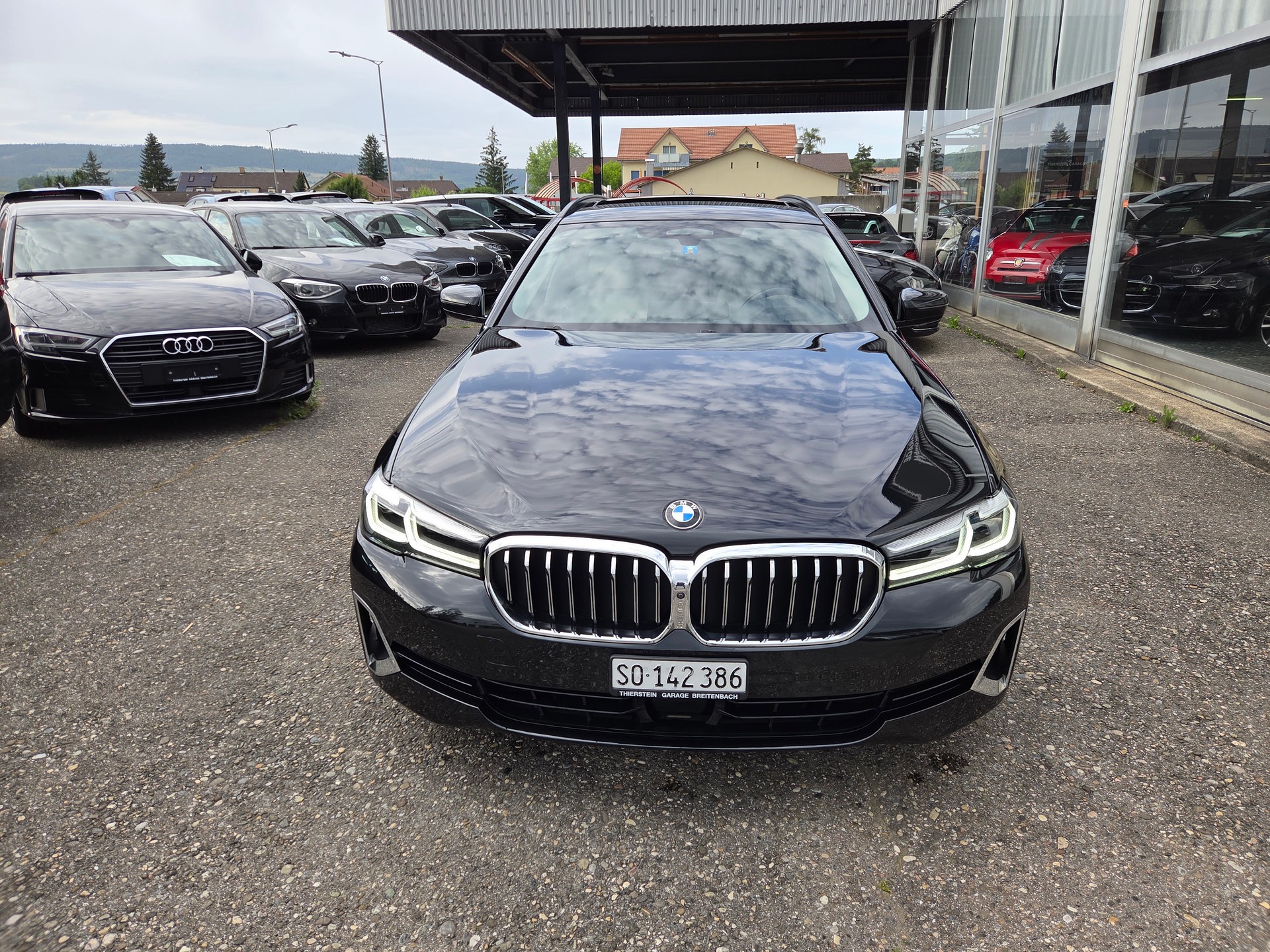 BMW 530d xDrive 48V Touring Luxury Line Steptronic-image-3