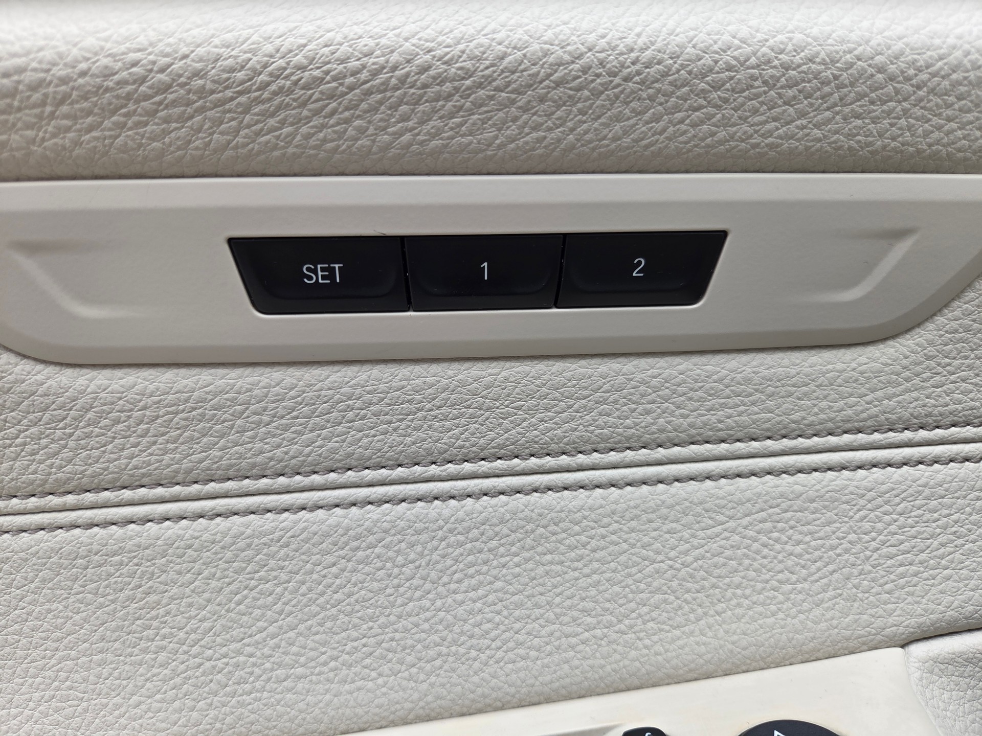 BMW 530d xDrive 48V Touring Luxury Line Steptronic-image-30