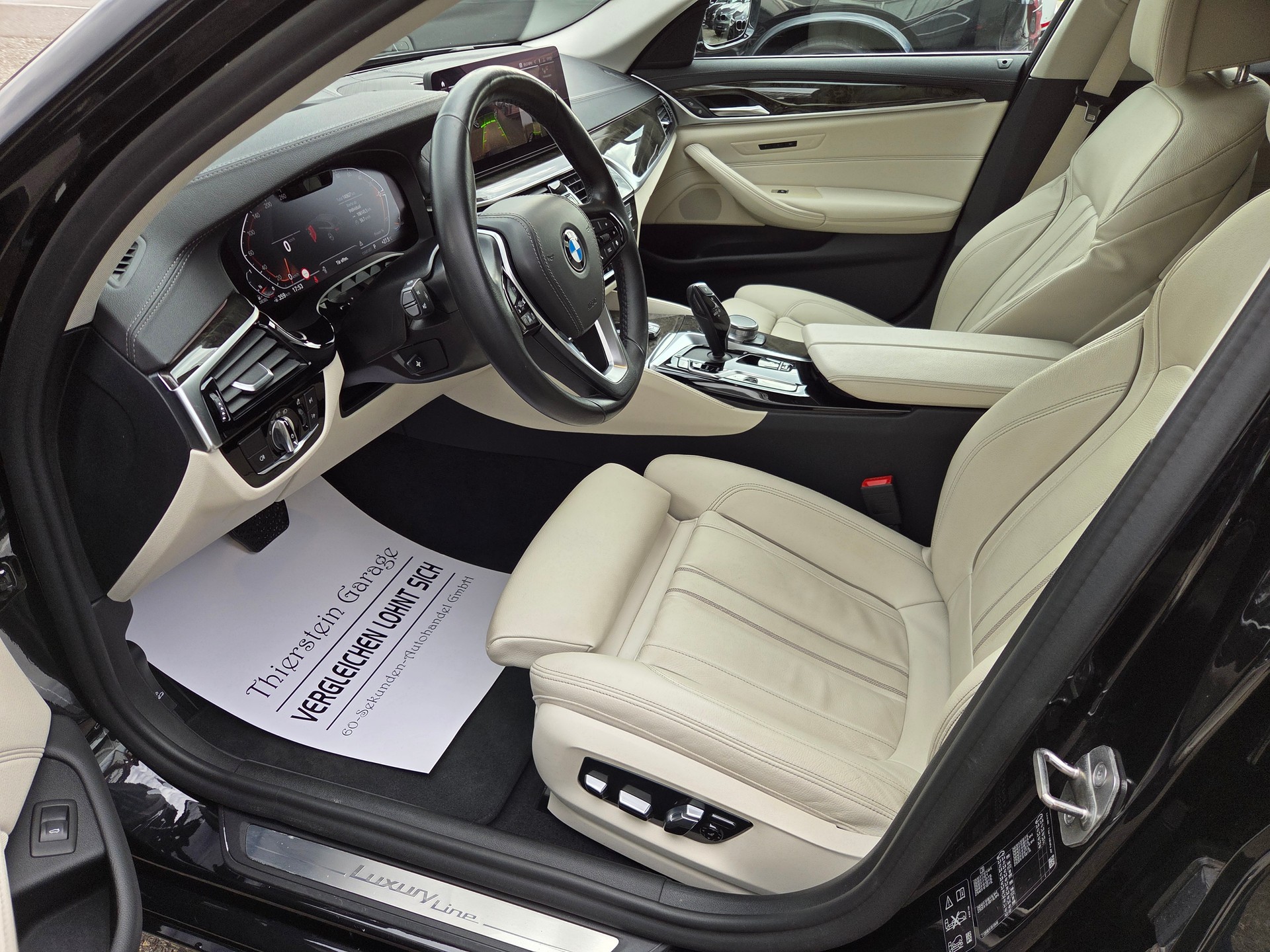 BMW 530d xDrive 48V Touring Luxury Line Steptronic-image-12