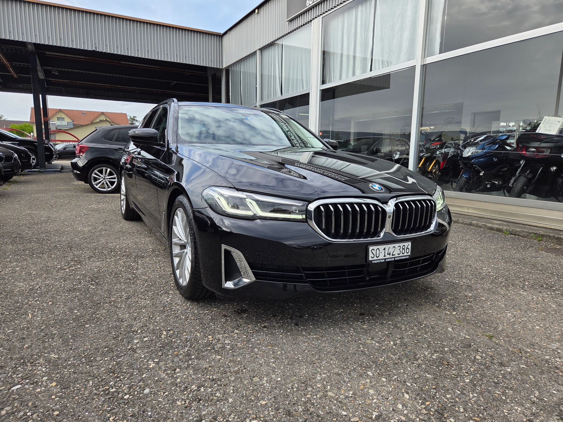 BMW 530d xDrive 48V Touring Luxury Line Steptronic-image-1
