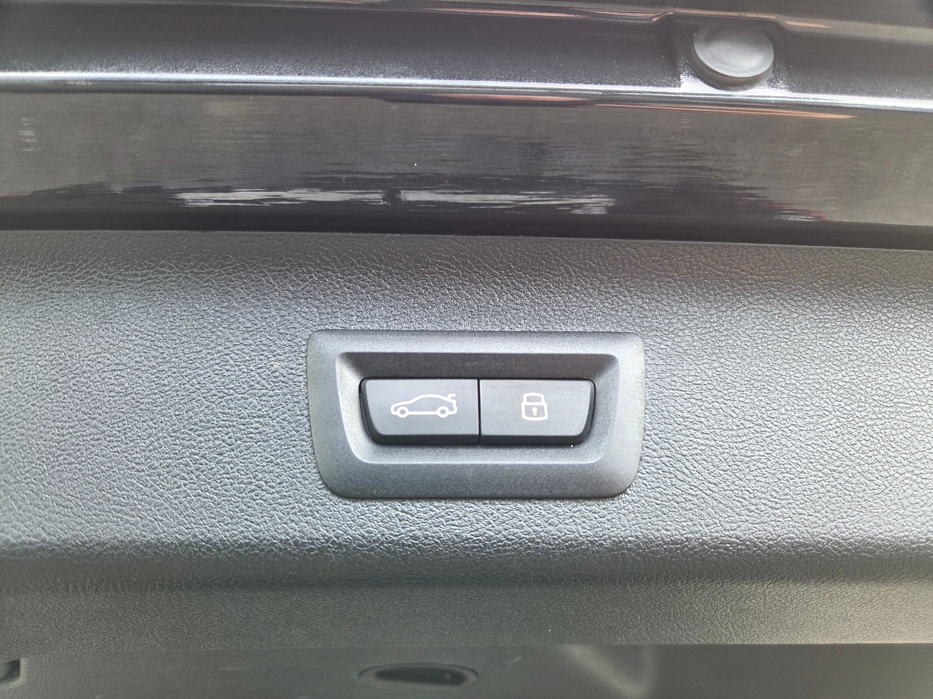 BMW 530d xDrive 48V Touring Luxury Line Steptronic-image-17