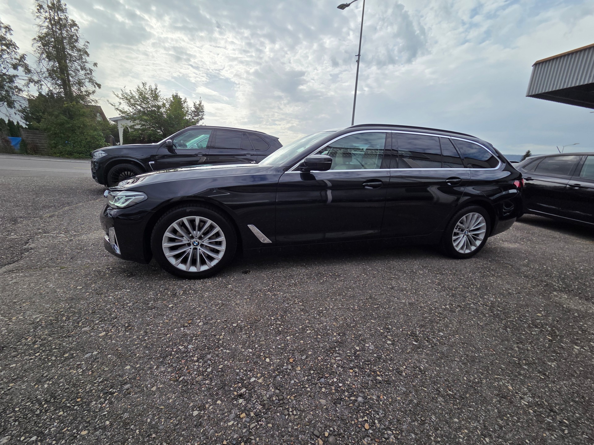 BMW 530d xDrive 48V Touring Luxury Line Steptronic-image-5