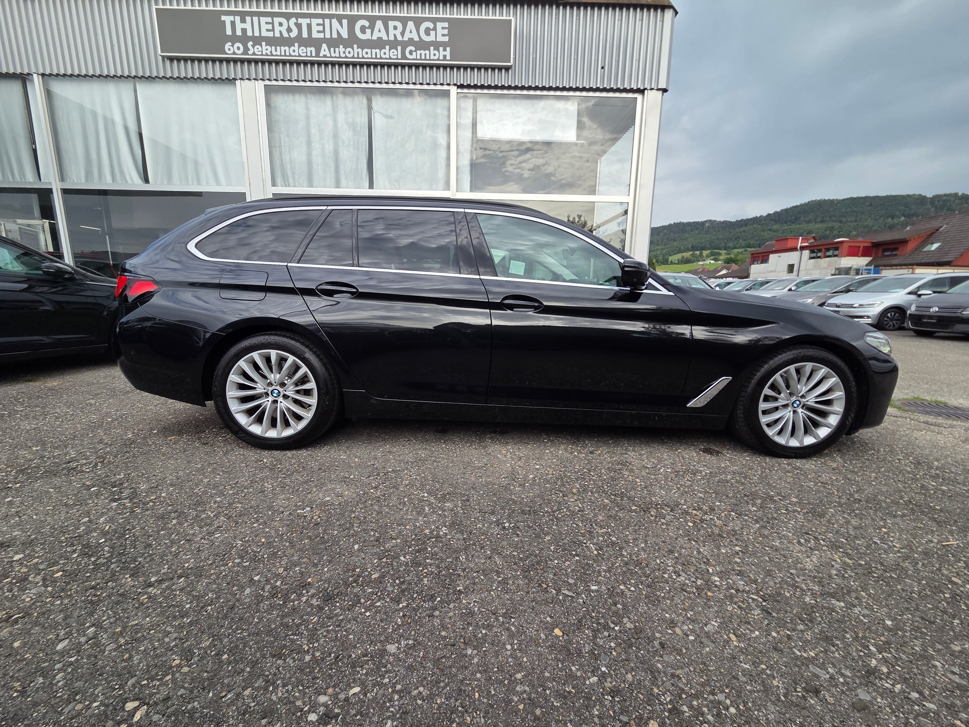 BMW 530d xDrive 48V Touring Luxury Line Steptronic-image-9