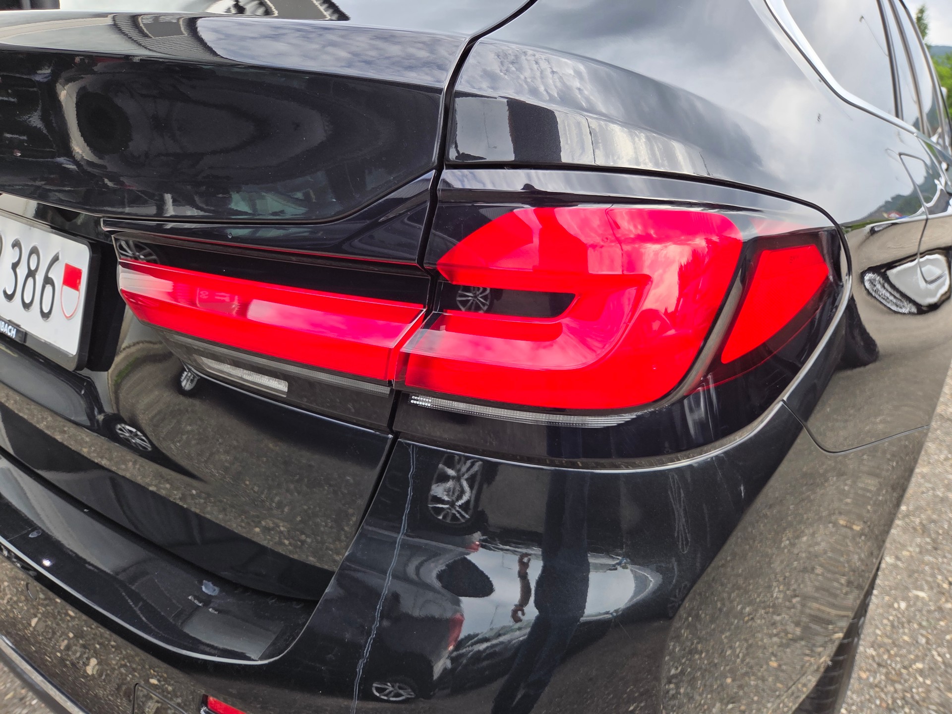 BMW 530d xDrive 48V Touring Luxury Line Steptronic-image-11