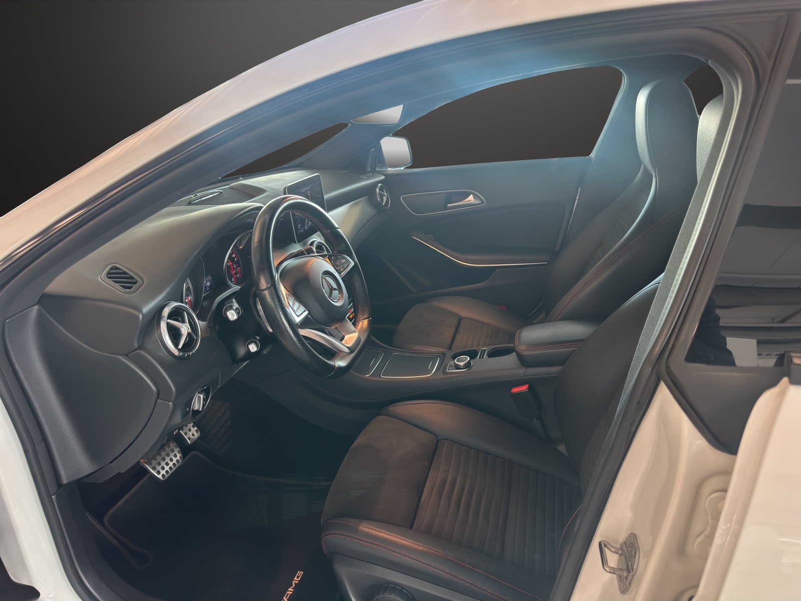 MERCEDES-BENZ CLA 220 4Matic-image-8