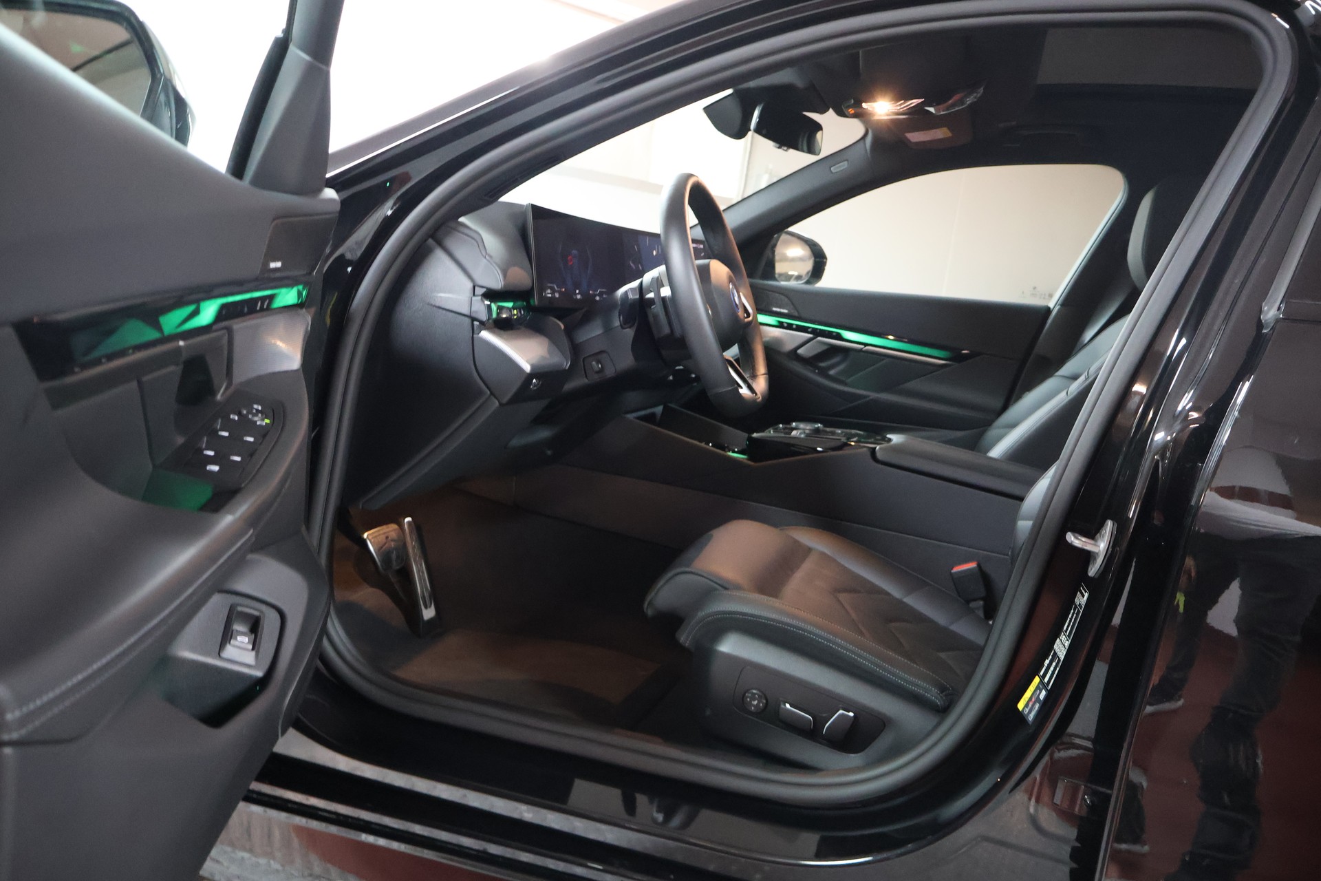 BMW 550e xDrive M Sport Steptronic-image-7