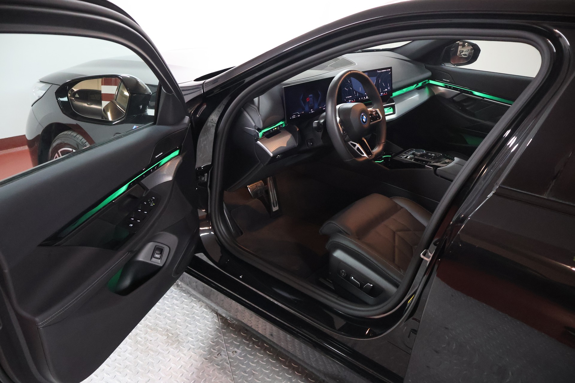 BMW 550e xDrive M Sport Steptronic-image-5