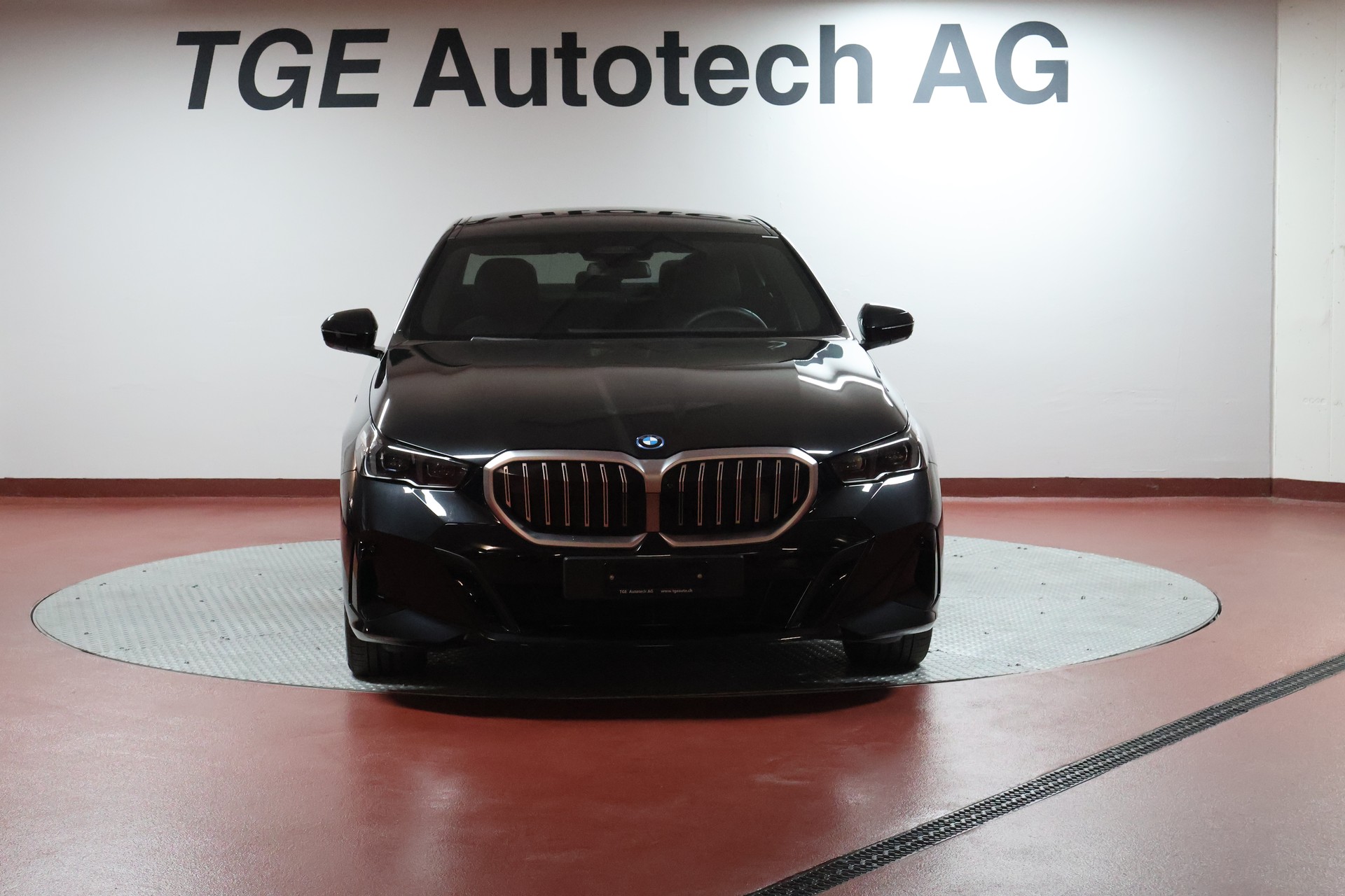 BMW 550e xDrive M Sport Steptronic-image-1