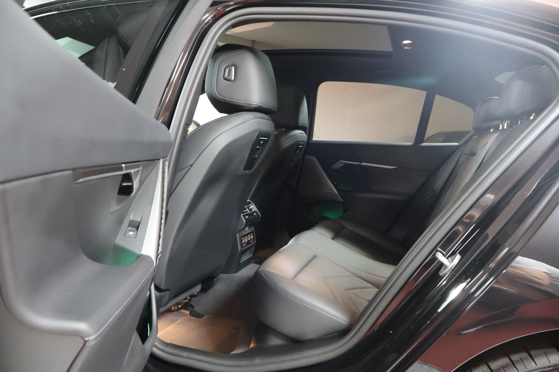 BMW 550e xDrive M Sport Steptronic-image-18