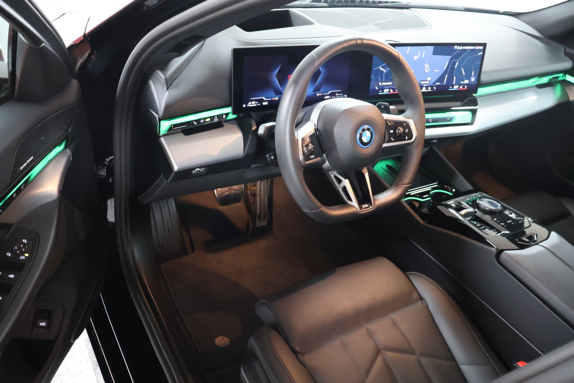 BMW 550e xDrive M Sport Steptronic-image-8