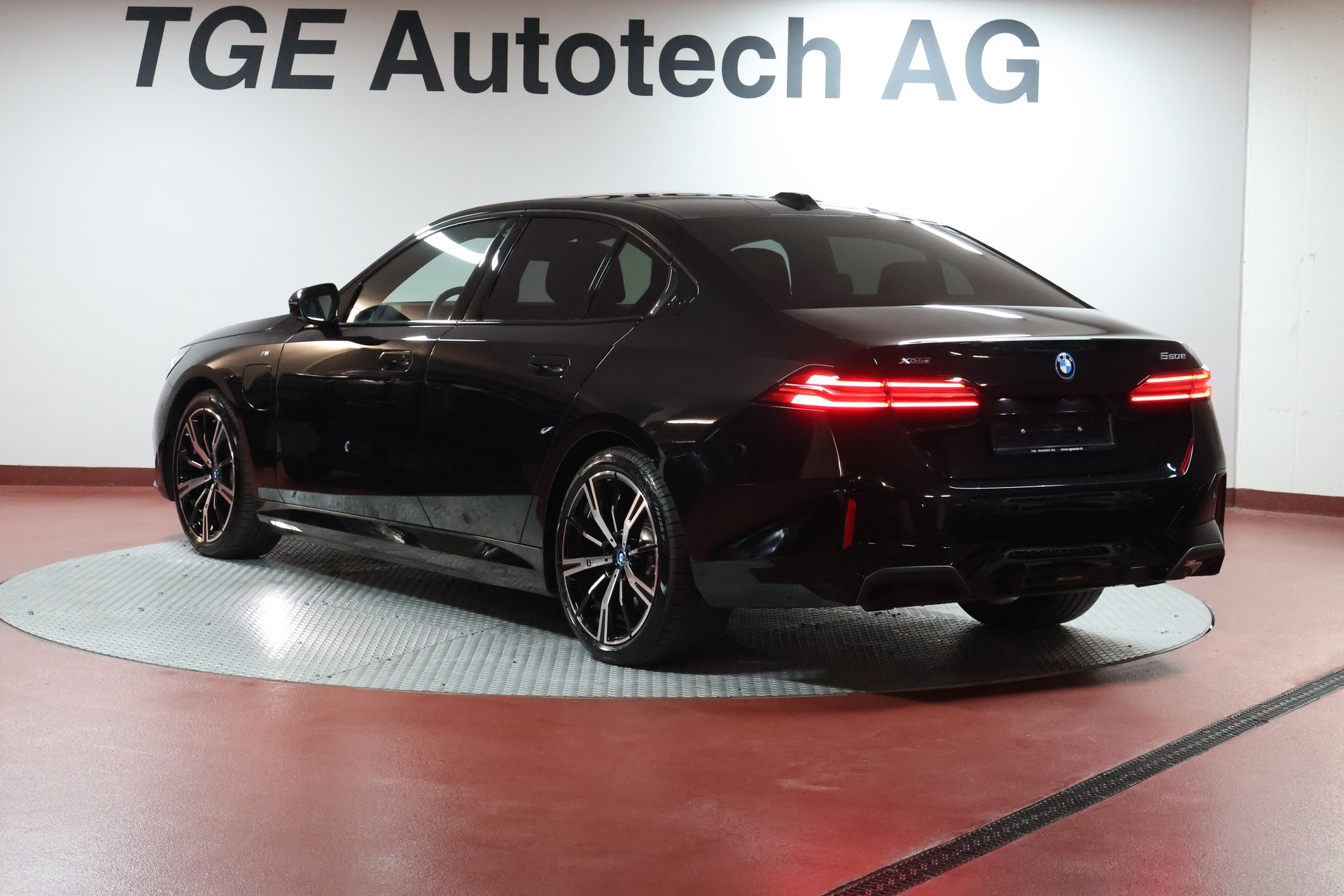 BMW 550e xDrive M Sport Steptronic-image-19