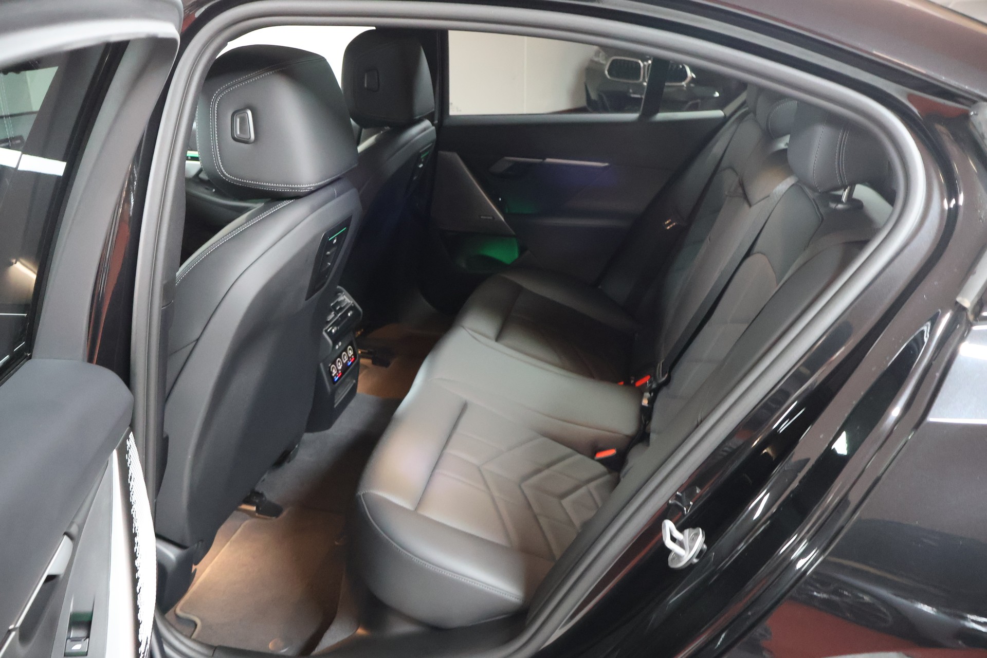 BMW 550e xDrive M Sport Steptronic-image-17