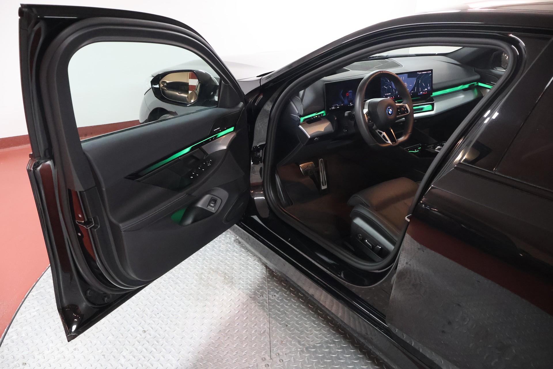 BMW 550e xDrive M Sport Steptronic-image-4