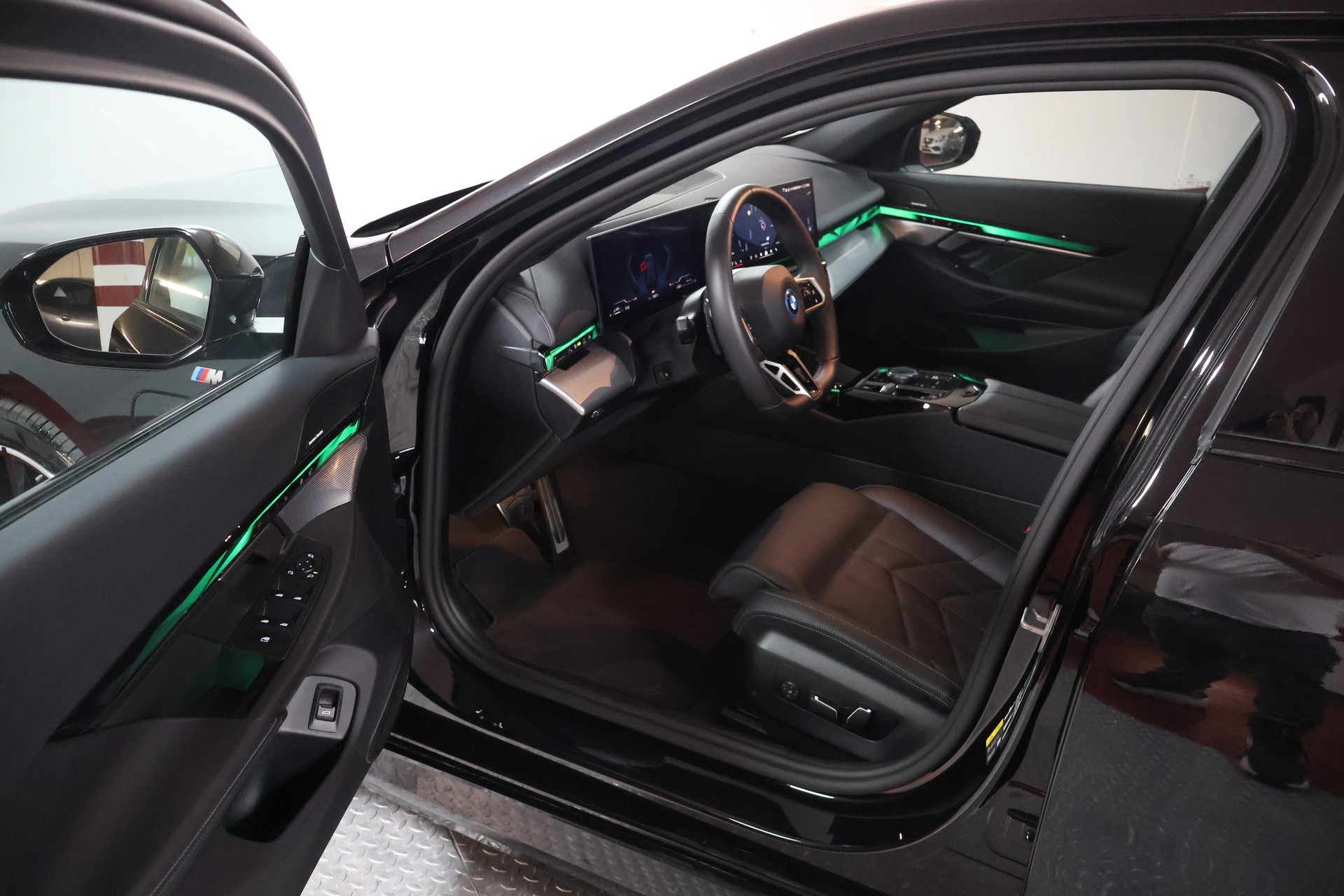 BMW 550e xDrive M Sport Steptronic-image-6