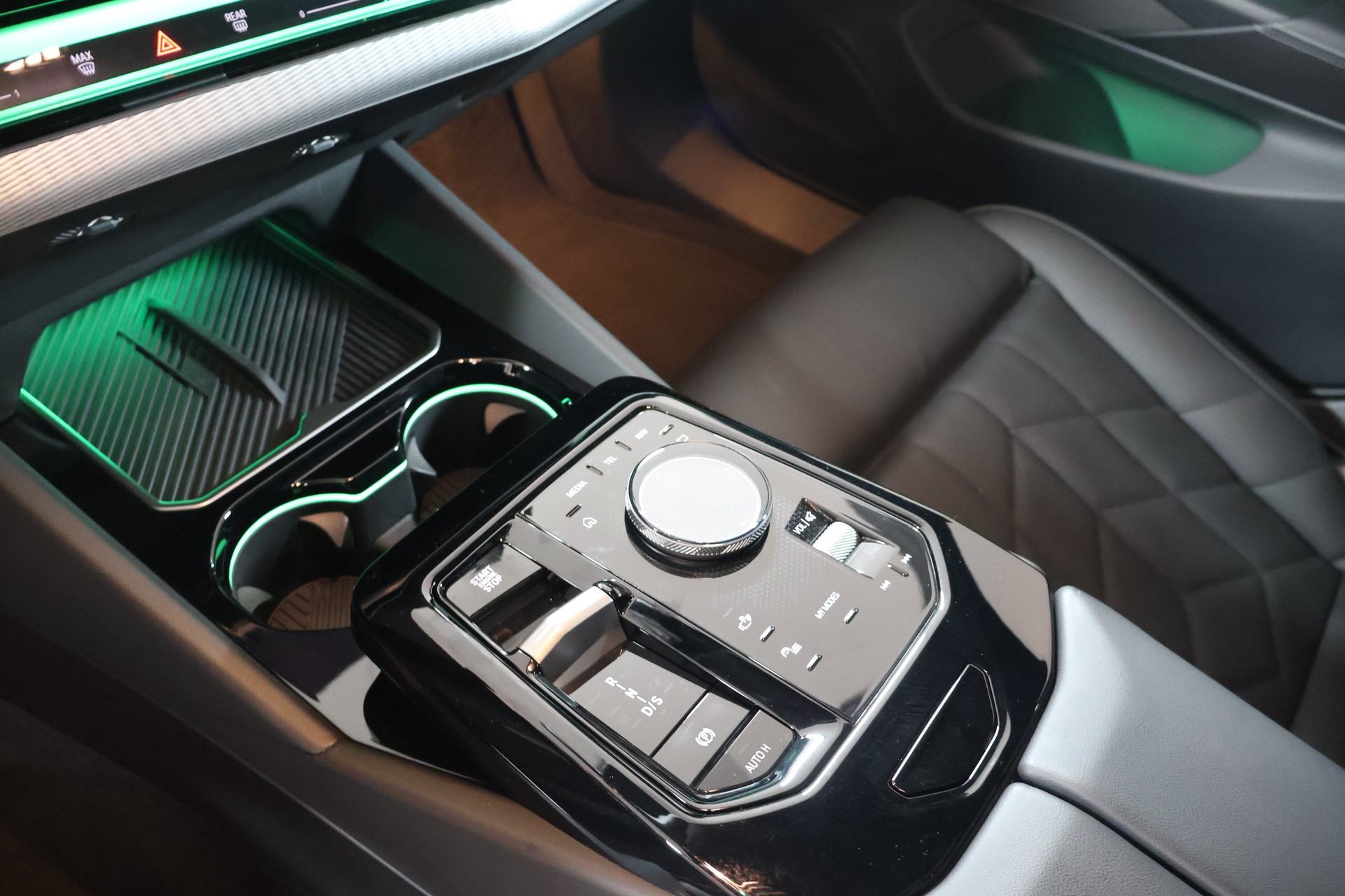 BMW 550e xDrive M Sport Steptronic-image-13