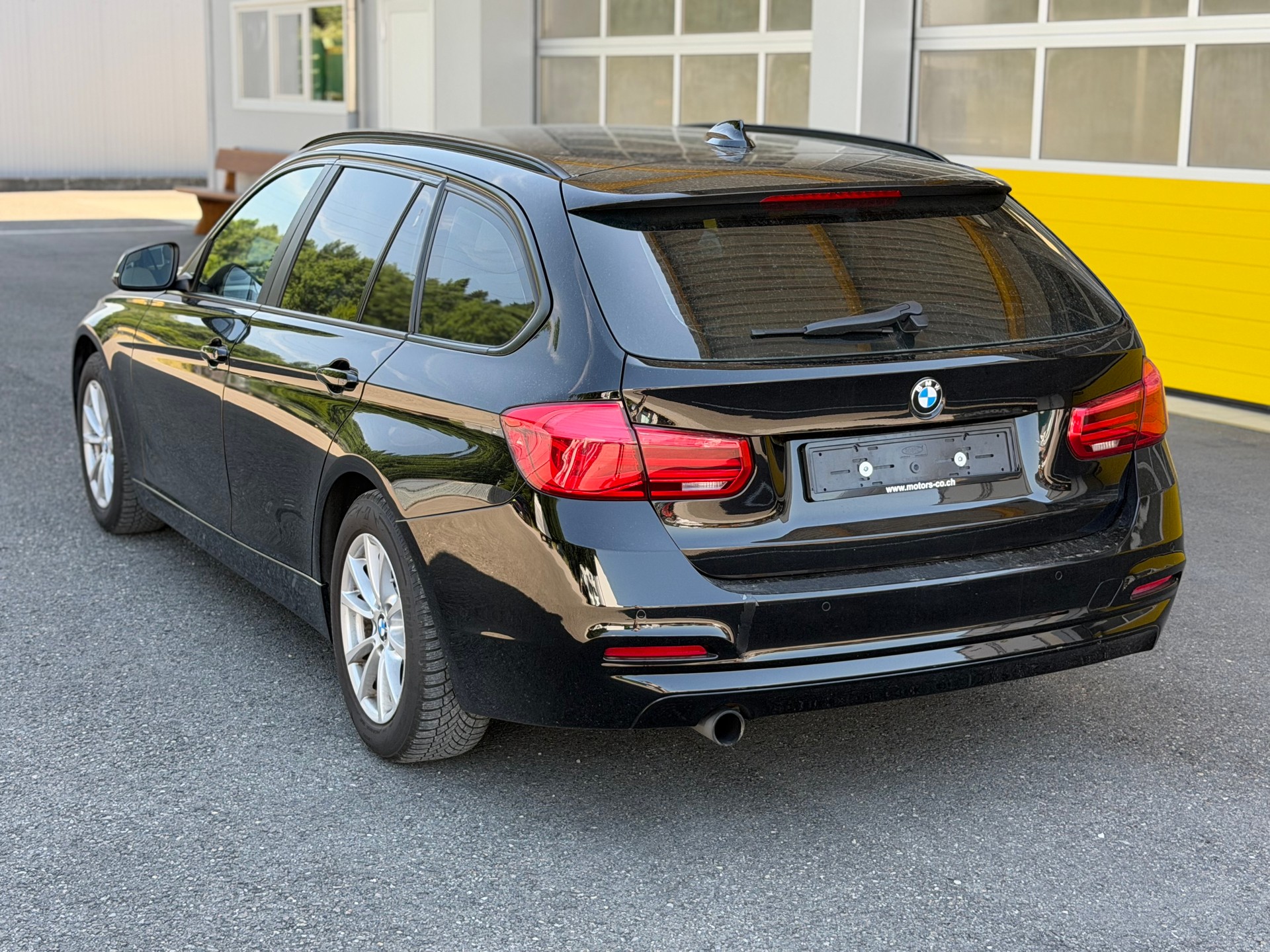 BMW 318i Touring Business-image-6