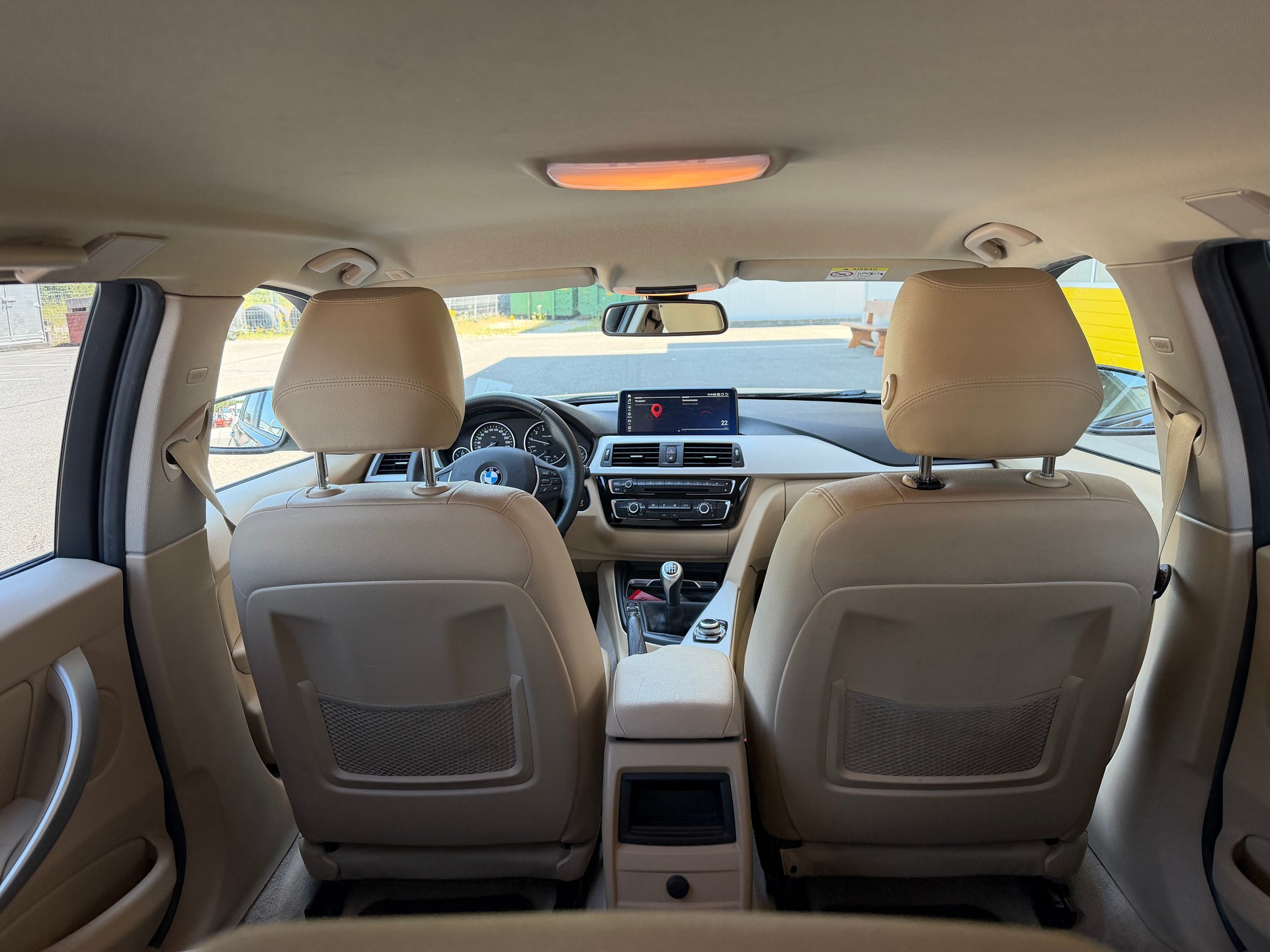 BMW 318i Touring Business-image-11