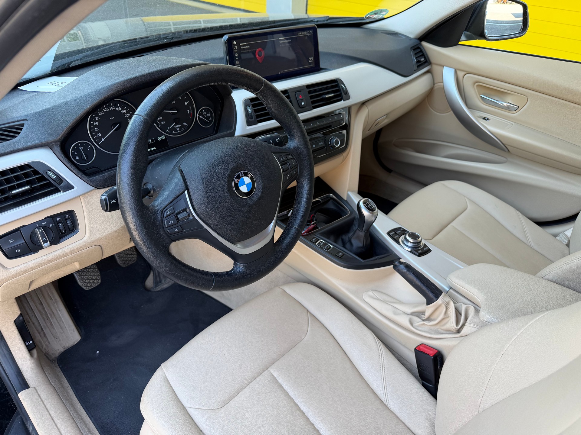 BMW 318i Touring Business-image-7