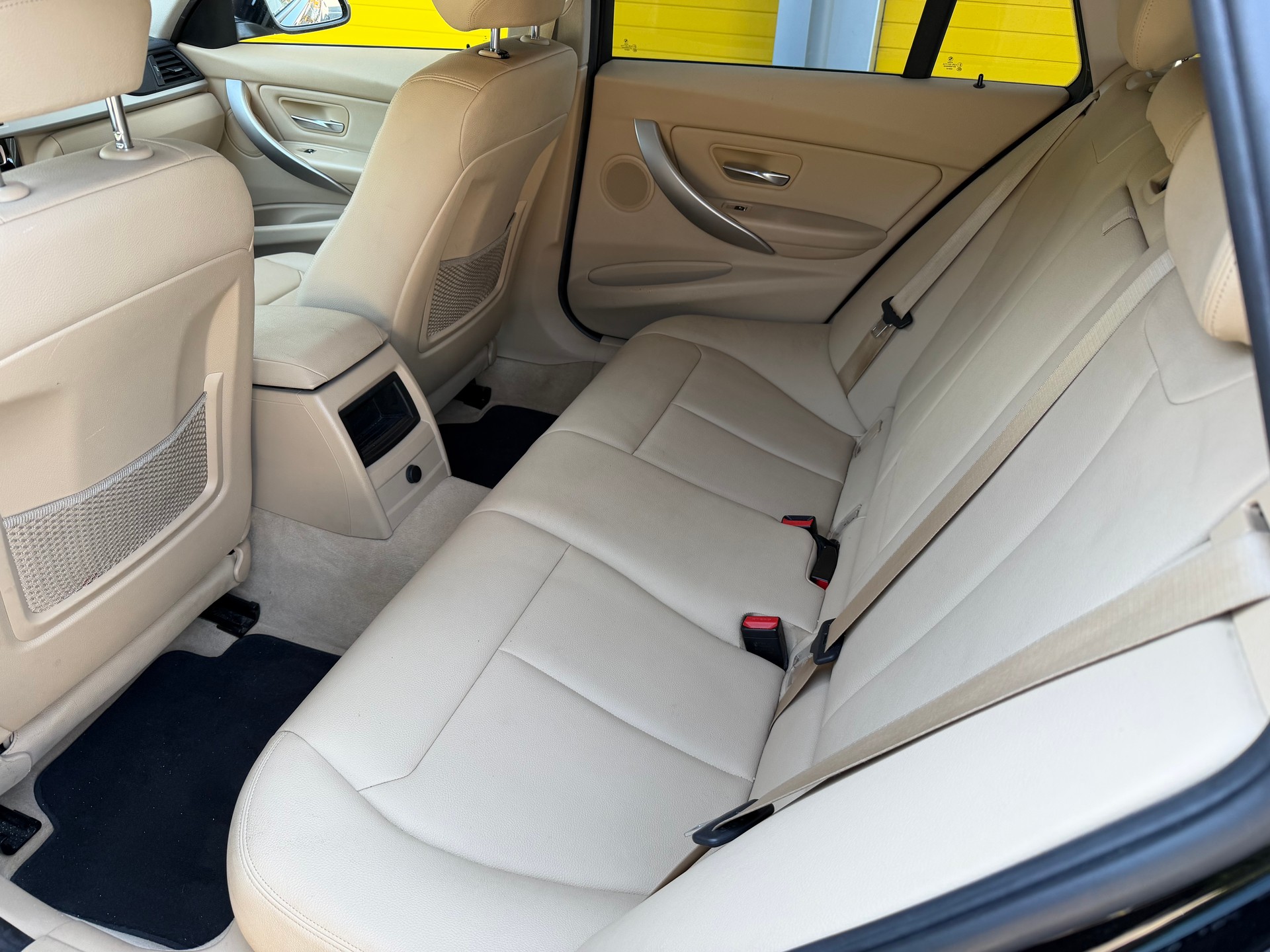 BMW 318i Touring Business-image-10