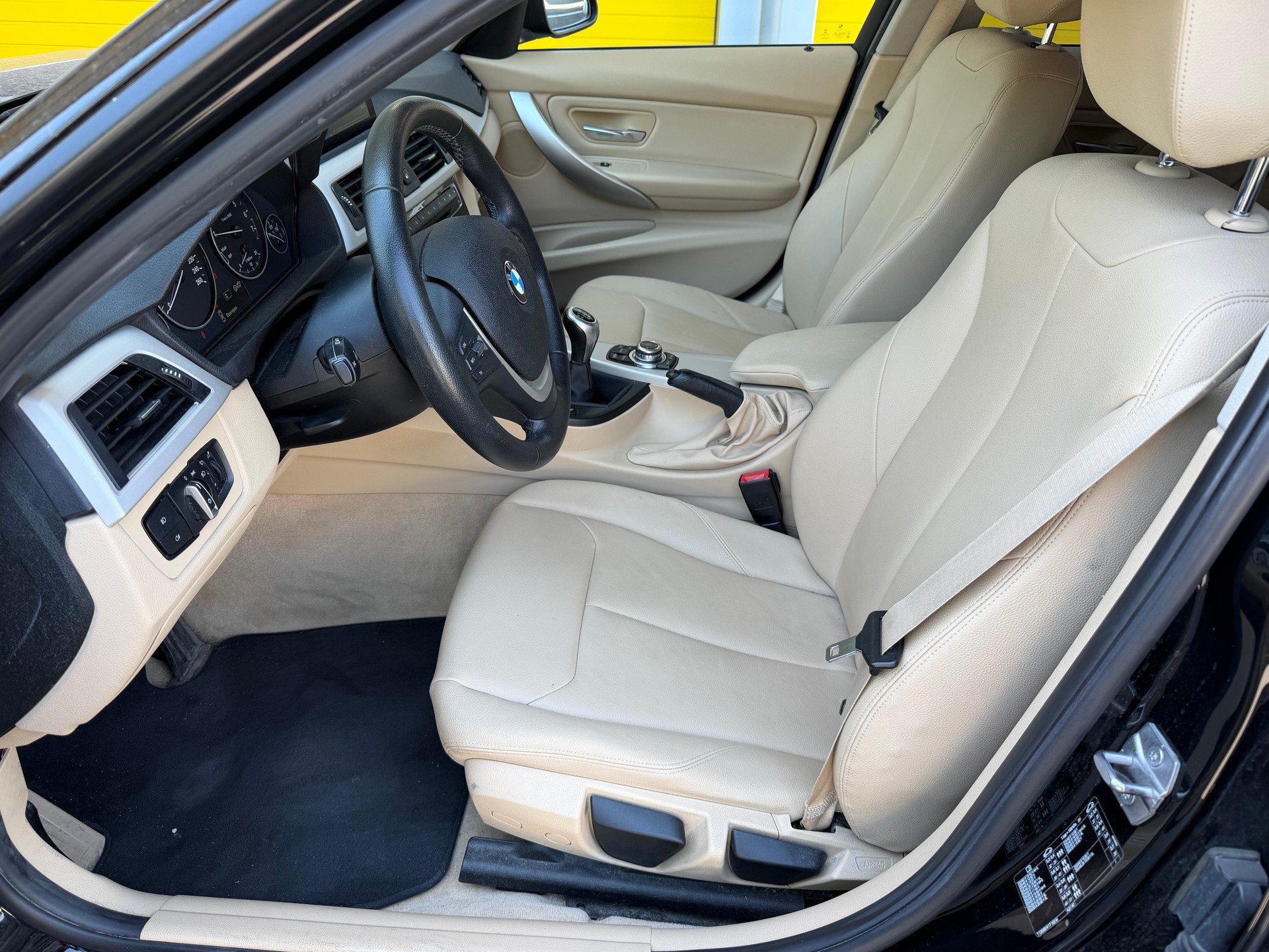 BMW 318i Touring Business-image-8