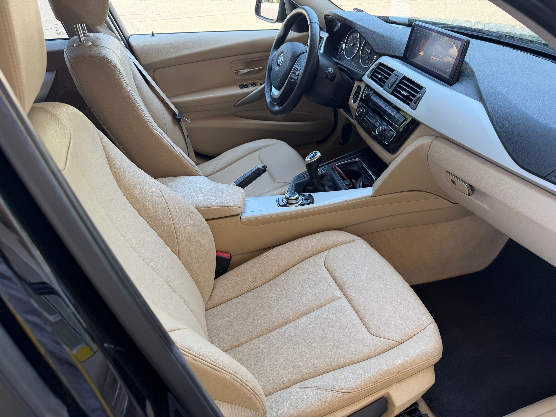 BMW 318i Touring Business-image-9