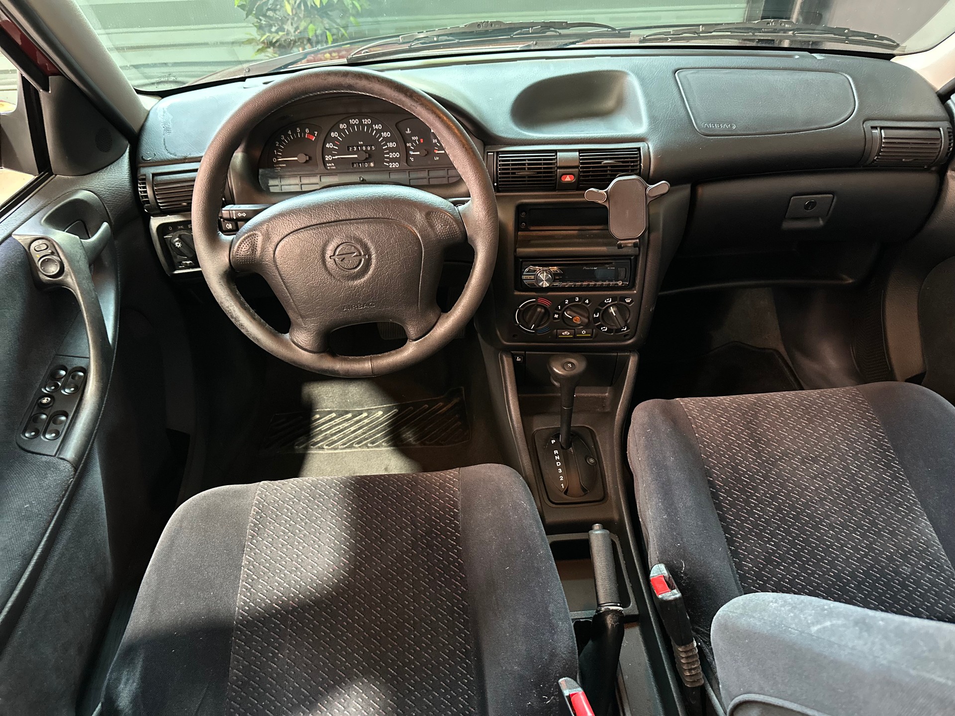 OPEL Astra 1.8i 16V GLS S-Tec-image-10