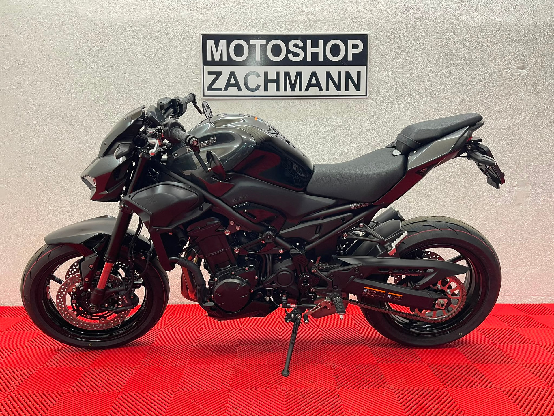 KAWASAKI Z 900 (70kW)-showroom-element-3