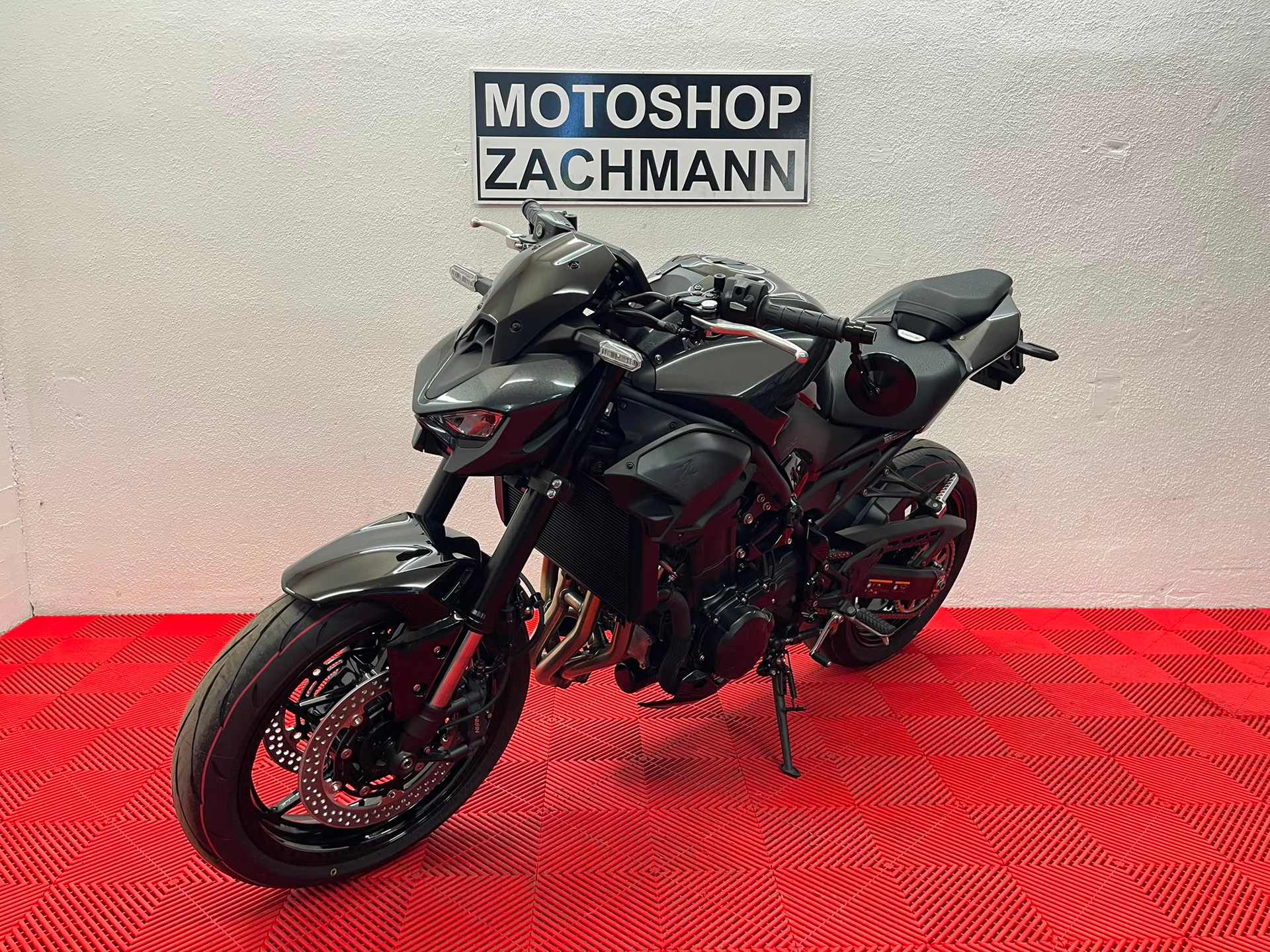 KAWASAKI Z 900 (70kW)-showroom-element-2