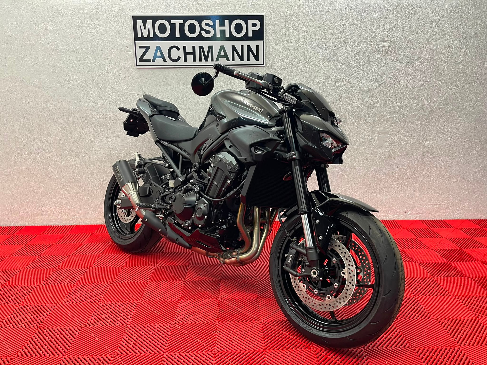 KAWASAKI Z 900 (70kW)-showroom-element-1
