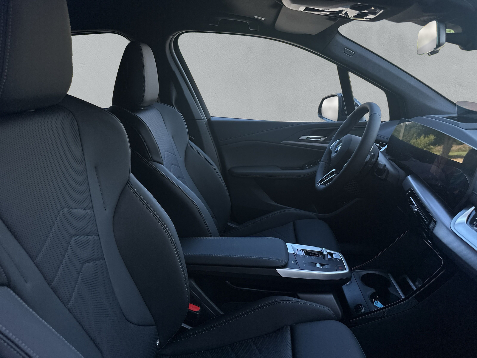 BMW 225e xDrive Active Tourer-image-12