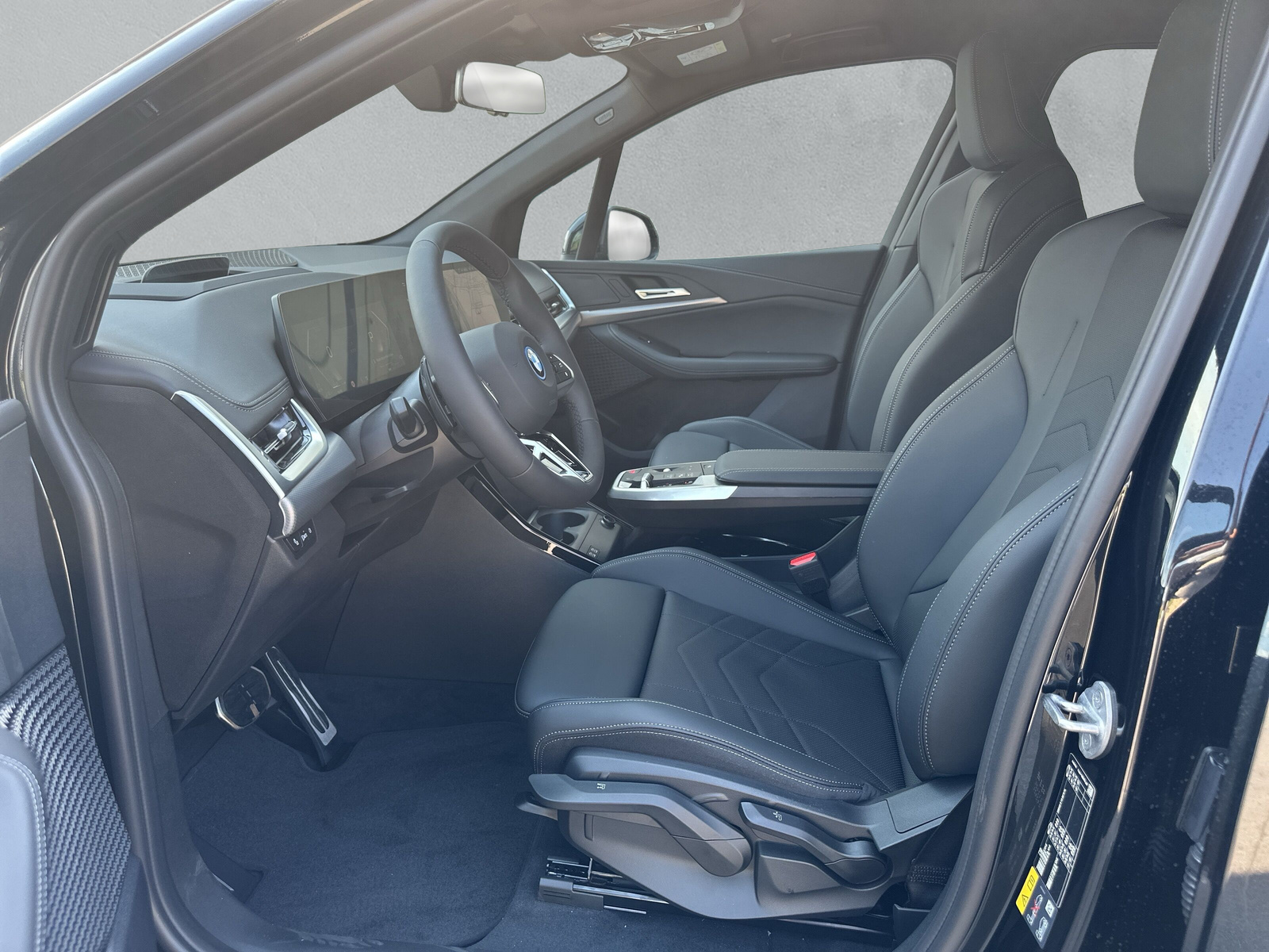 BMW 225e xDrive Active Tourer-image-11