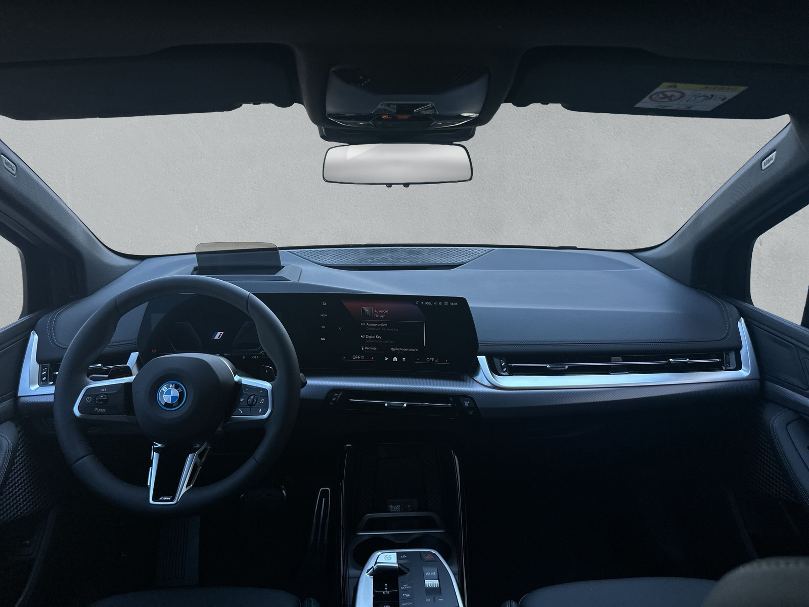 BMW 225e xDrive Active Tourer-image-16