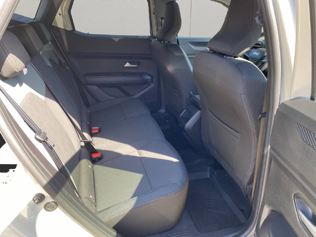 DACIA Duster 1.2 Hybrid Extreme 4WD-image-16