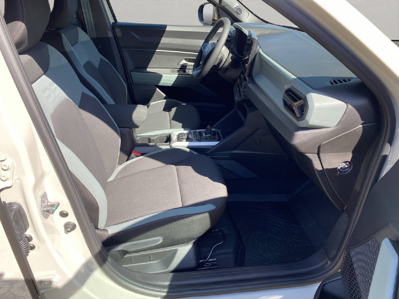 DACIA Duster 1.2 Hybrid Extreme 4WD-image-17