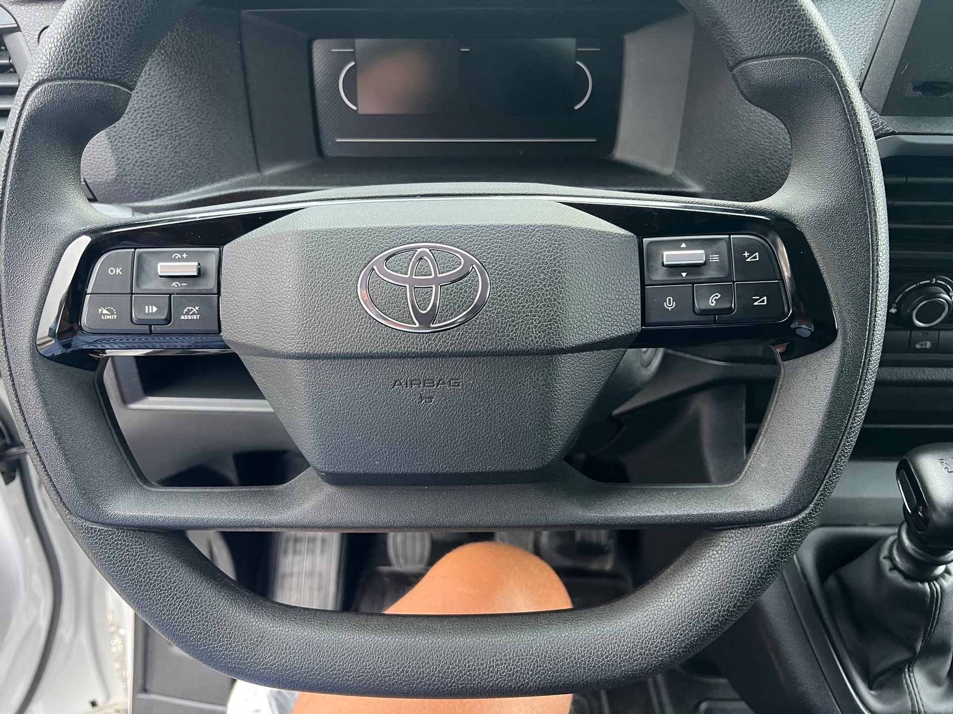 TOYOTA Proace 1.5D Panel Van Medium Active-image-6