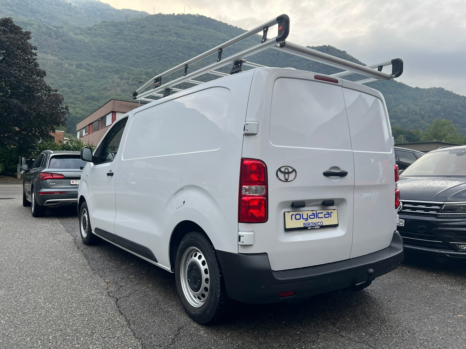 TOYOTA Proace 1.5D Panel Van Medium Active-image-4