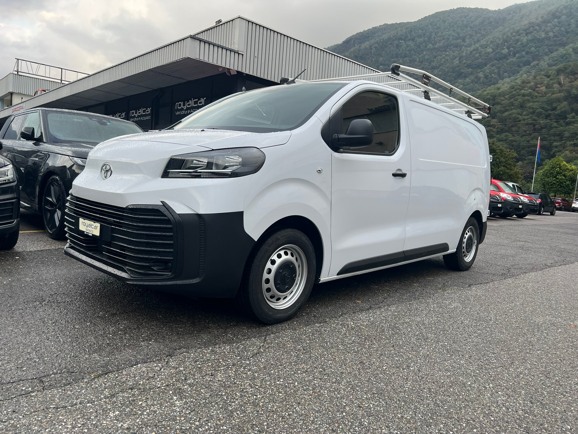 TOYOTA Proace 1.5D Panel Van Medium Active-image-0